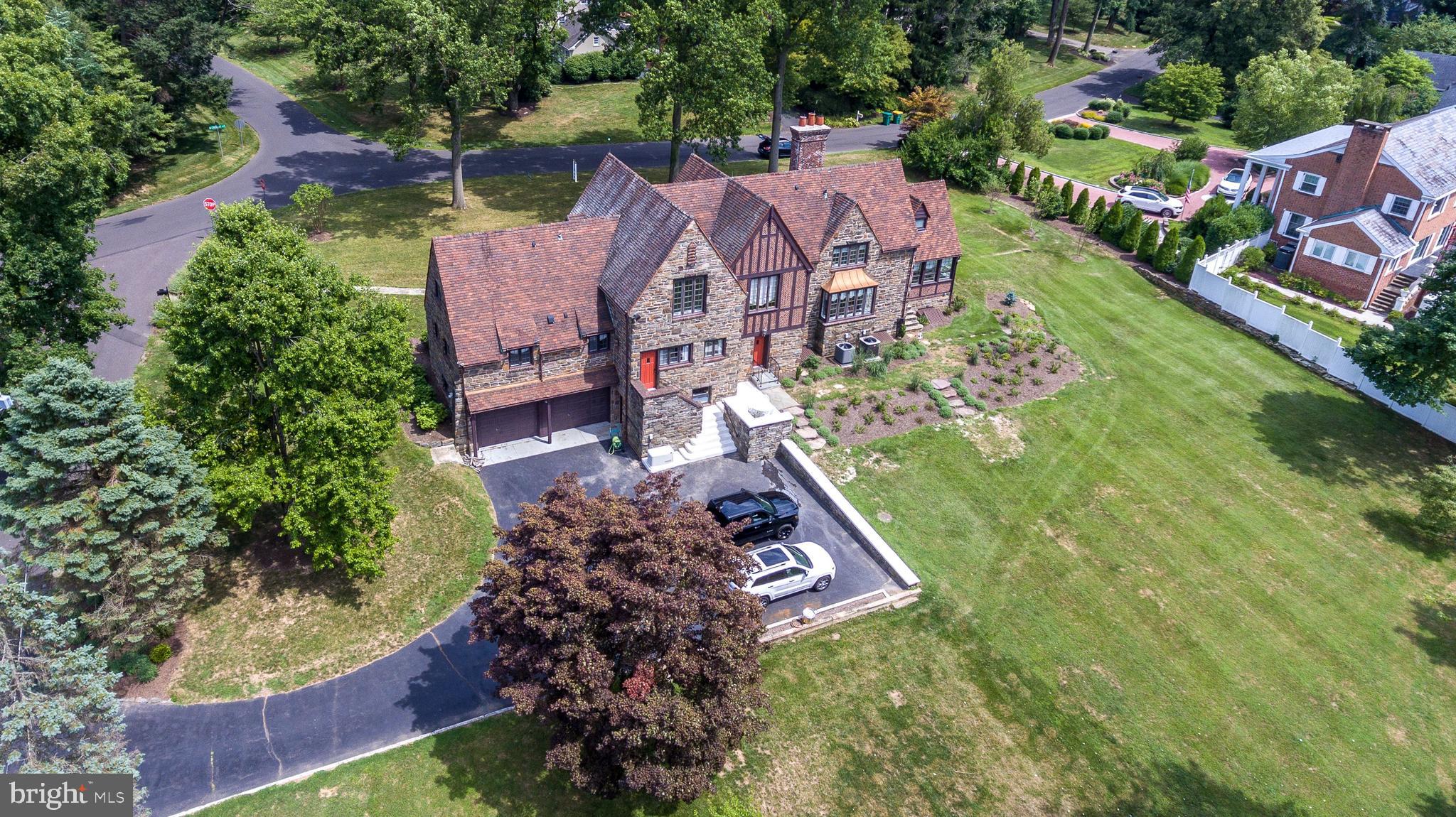 DELAVUE MANOR - Residential