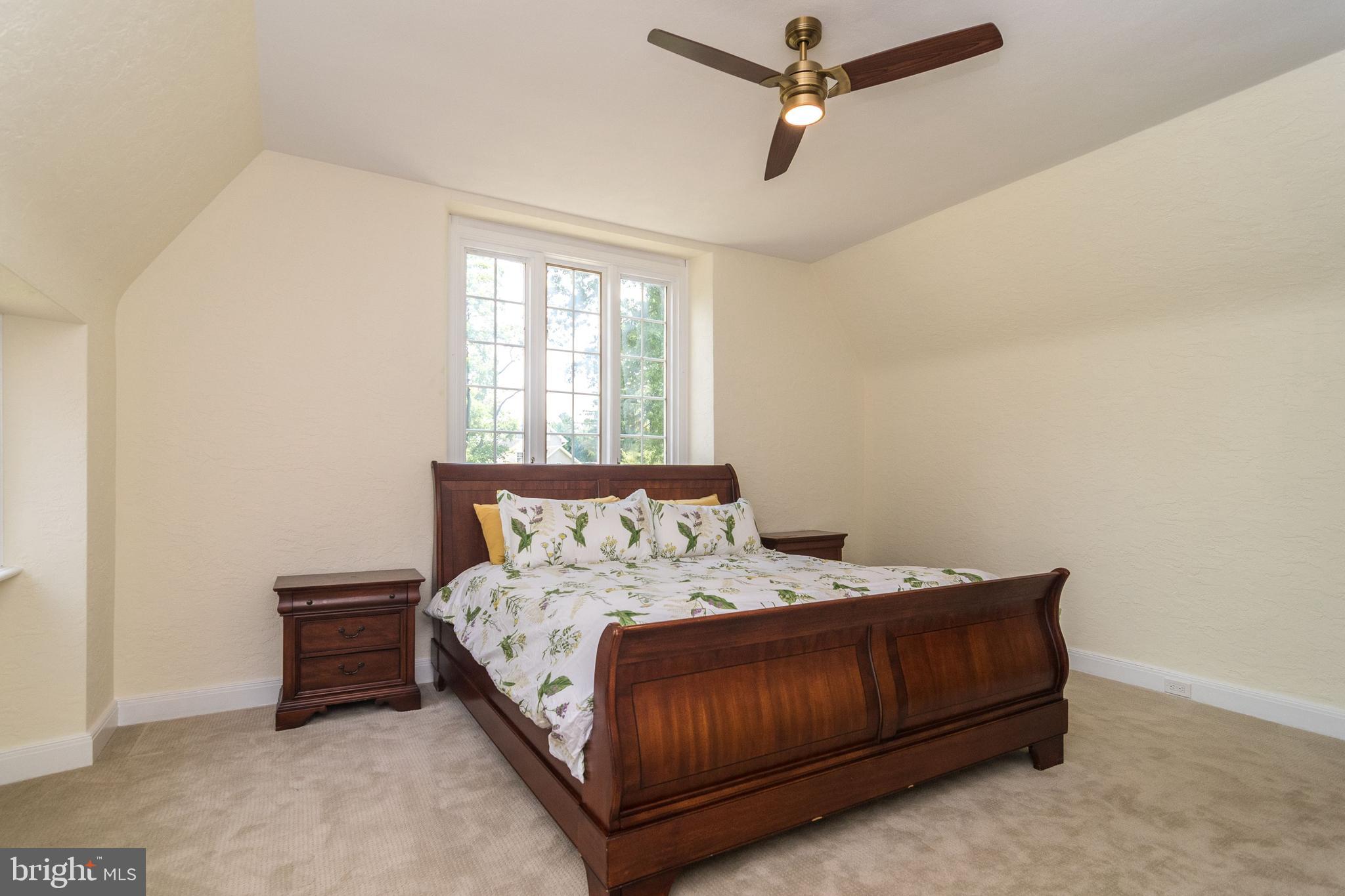 DELAVUE MANOR - Residential