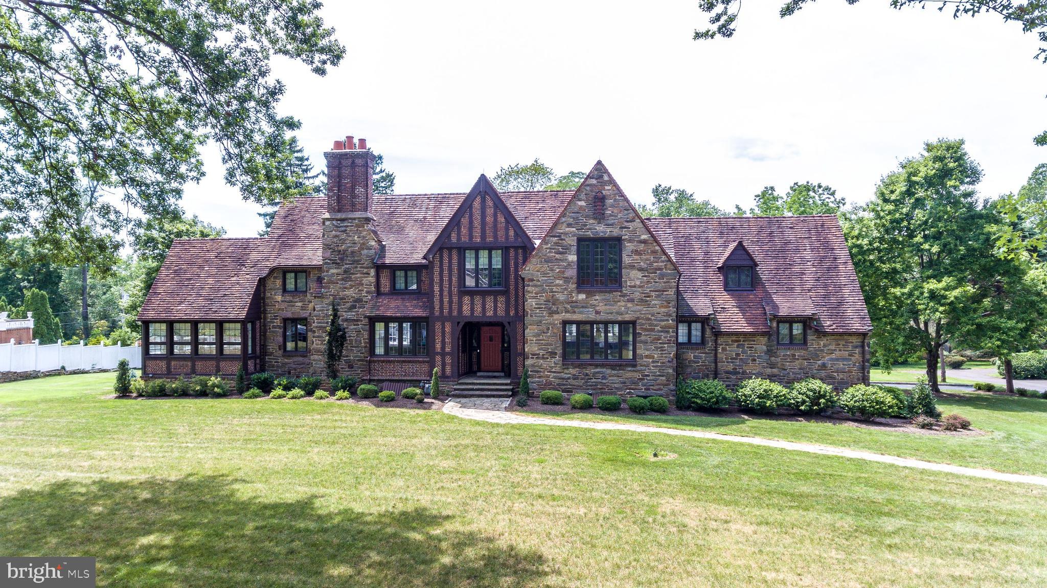 DELAVUE MANOR - Residential