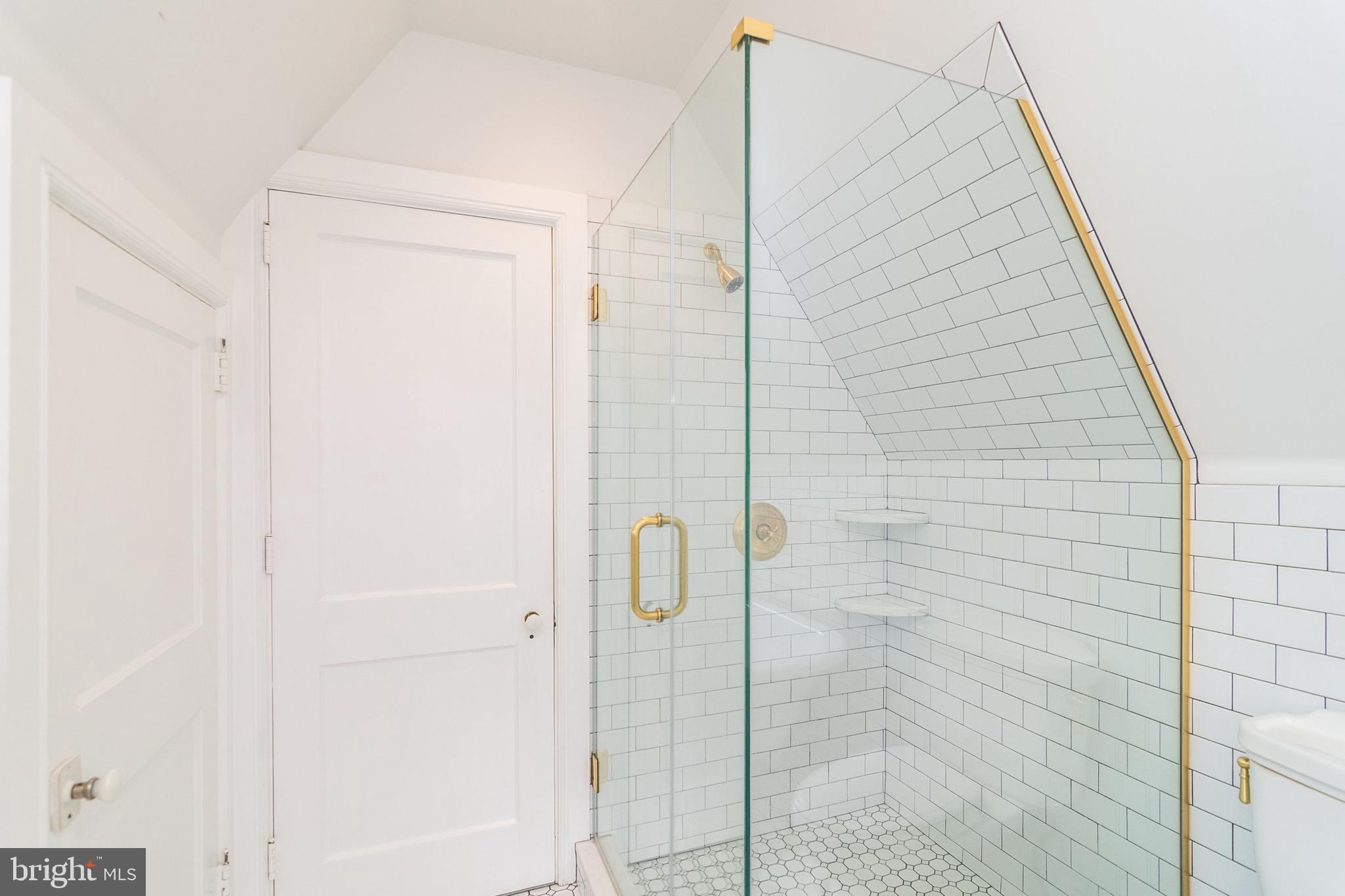 DELAVUE MANOR - Residential