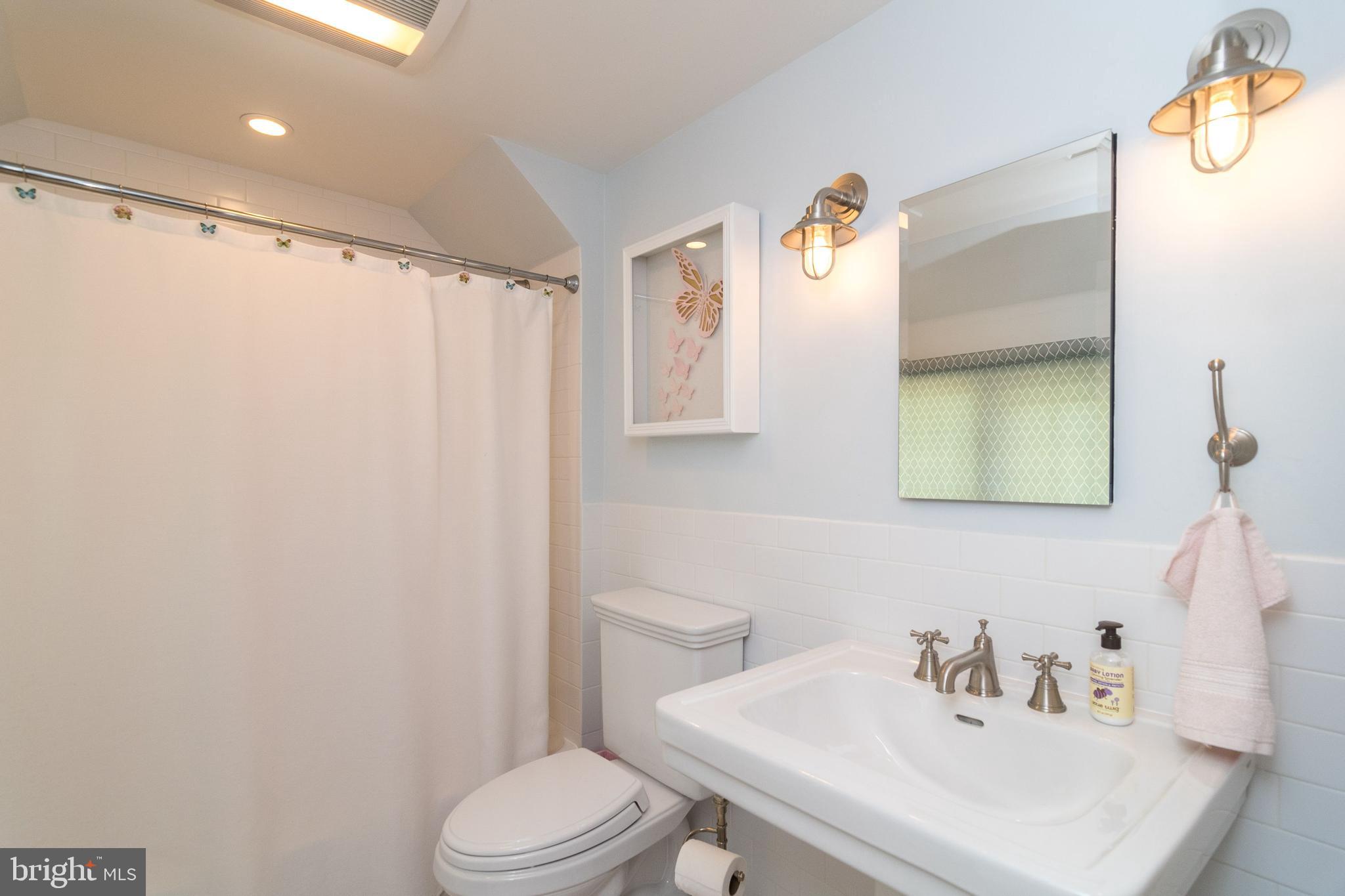 DELAVUE MANOR - Residential