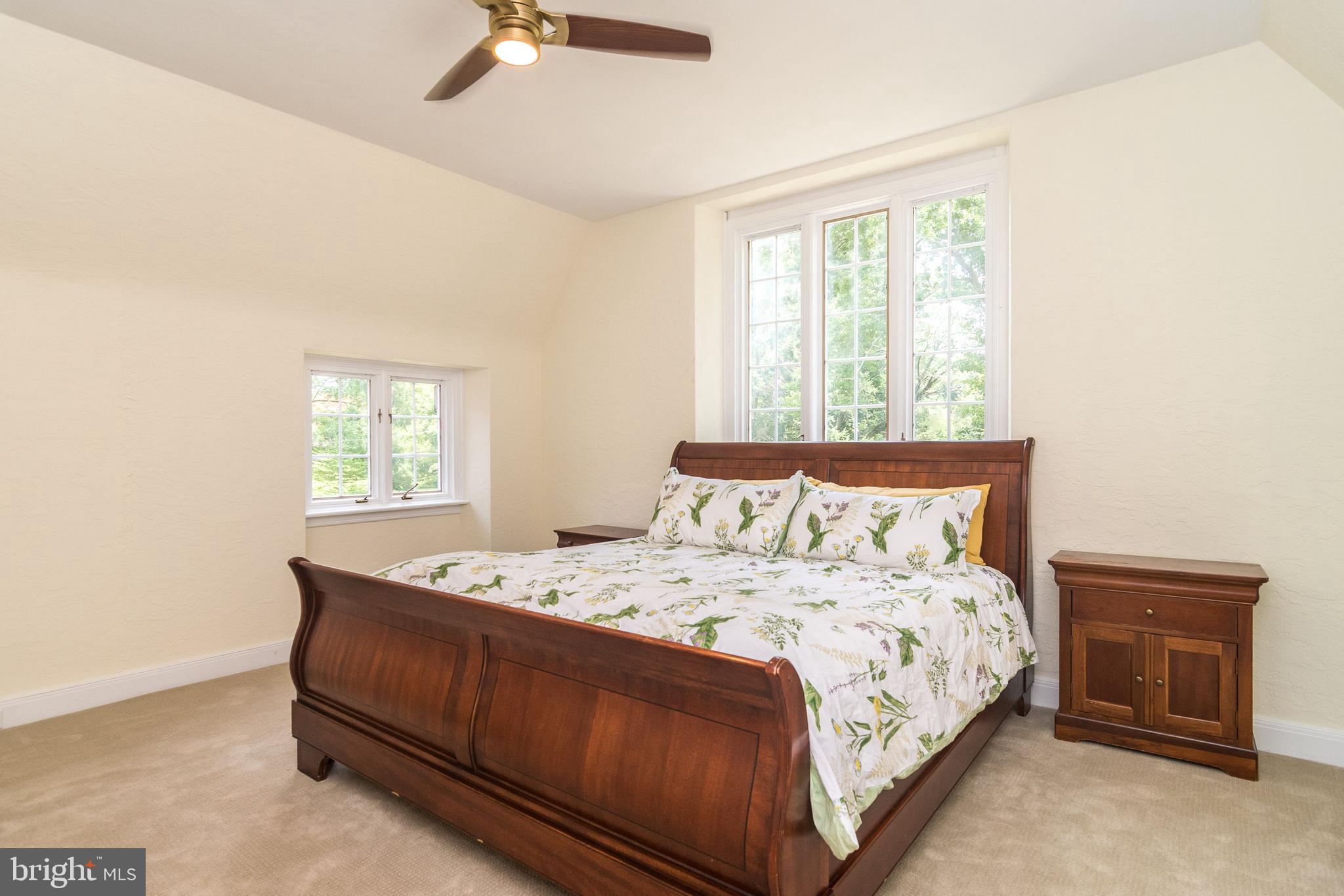 DELAVUE MANOR - Residential