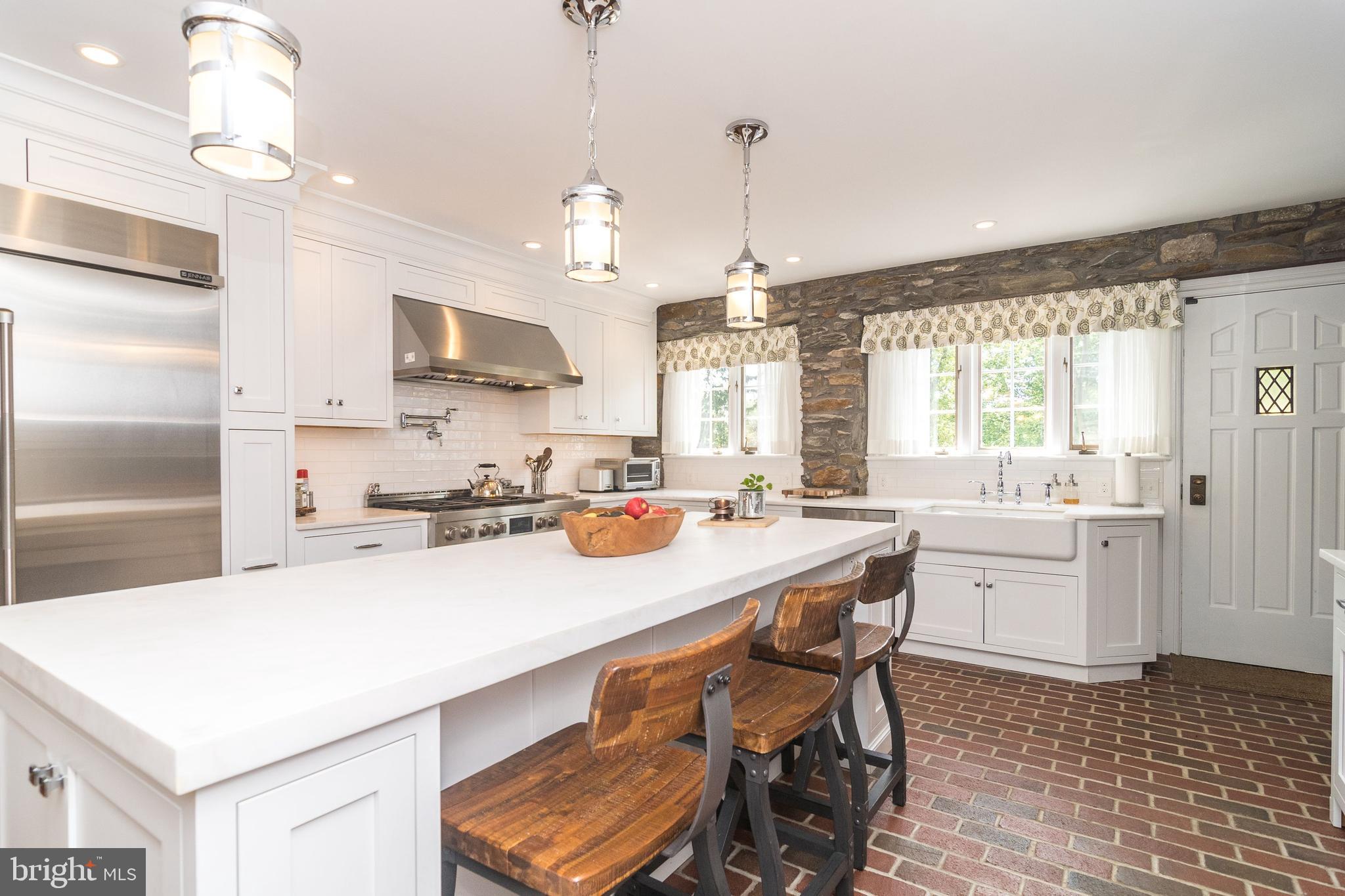 DELAVUE MANOR - Residential