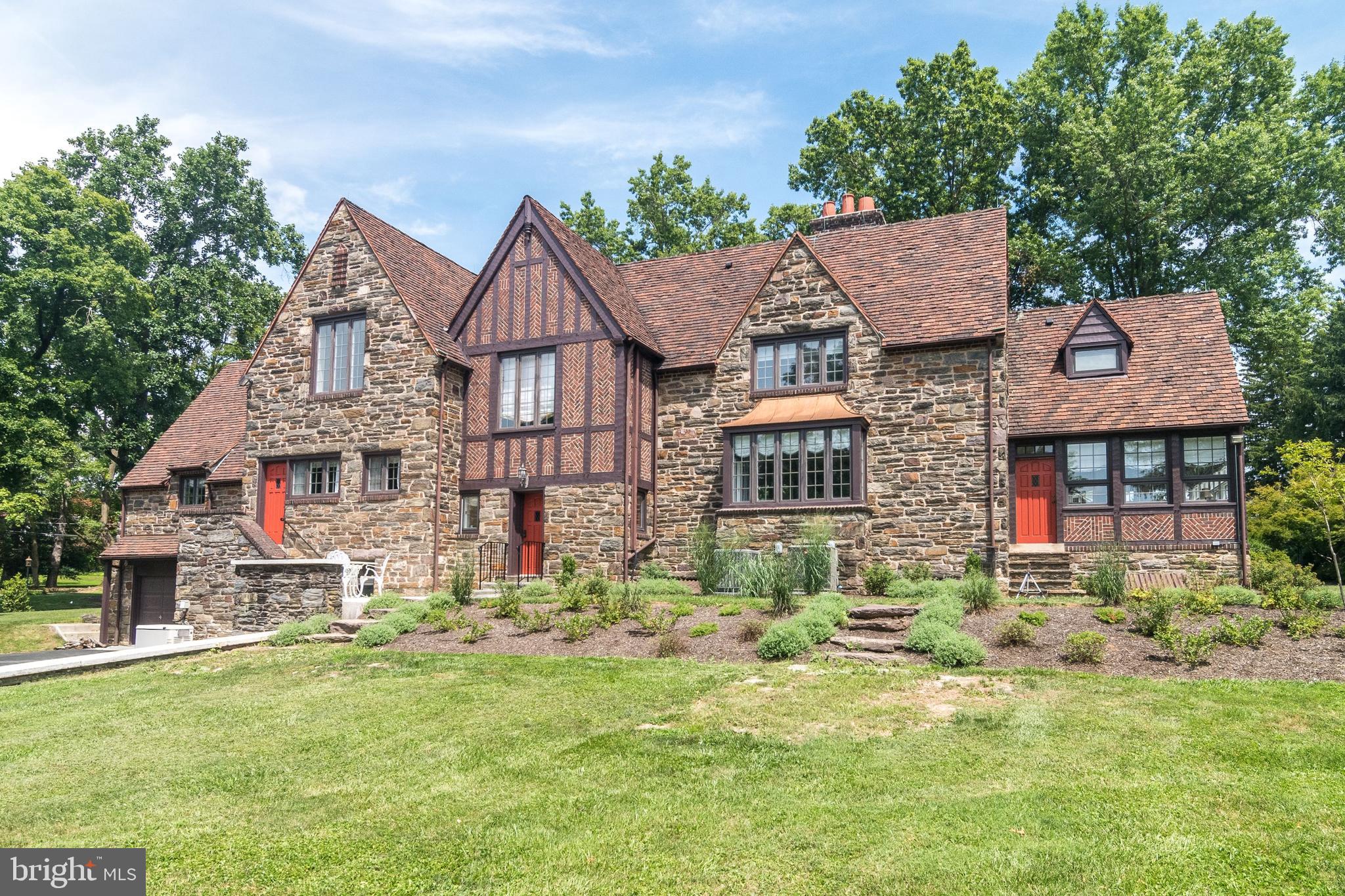 DELAVUE MANOR - Residential