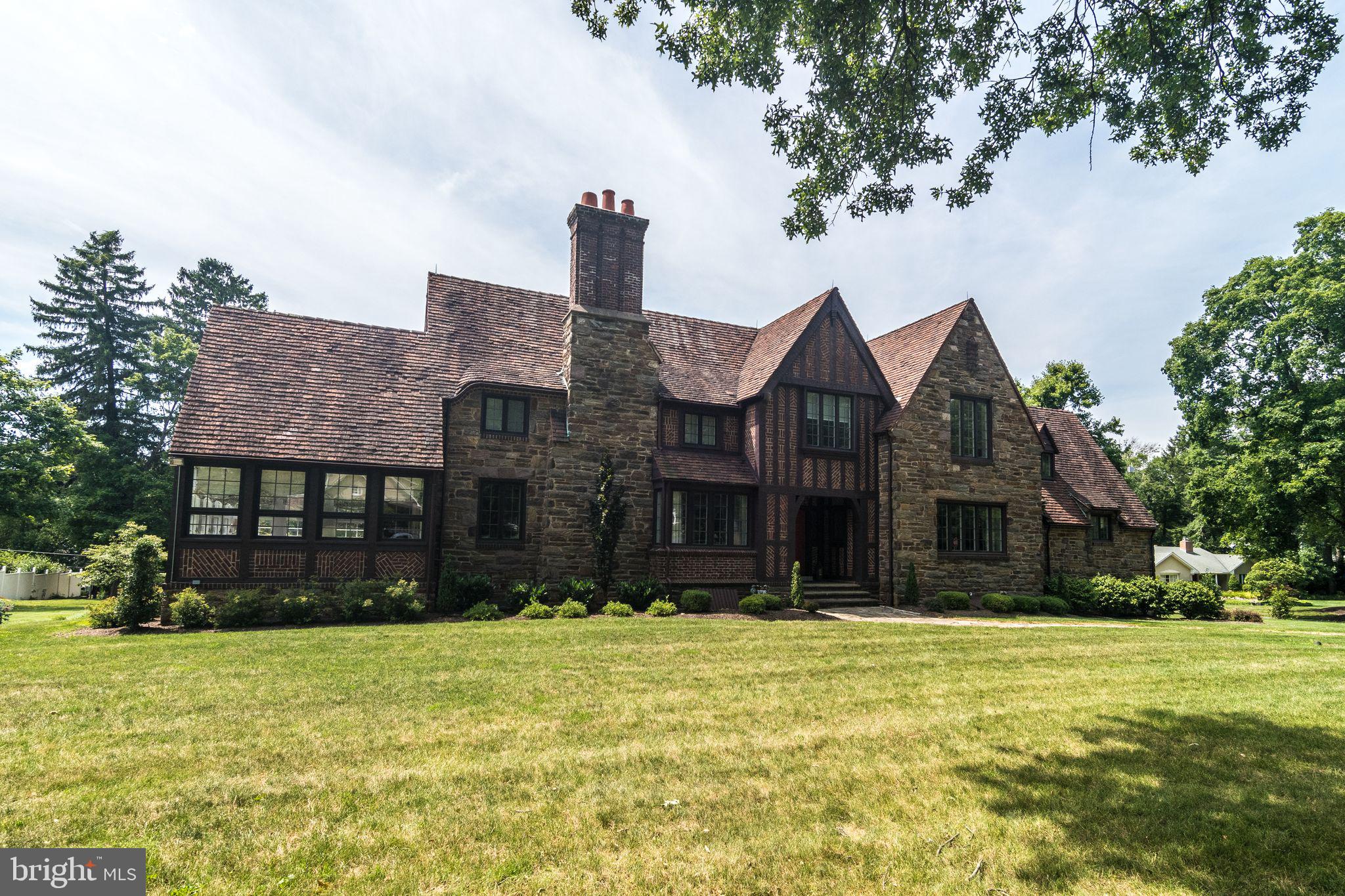 DELAVUE MANOR - Residential