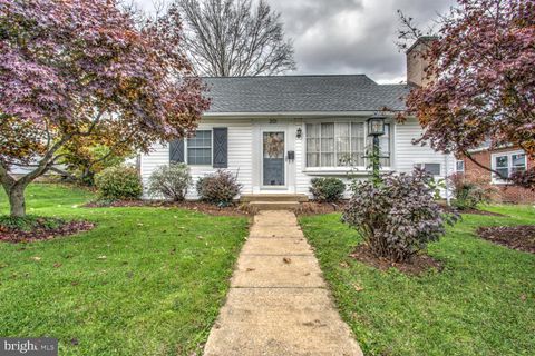 Photo of 201 W FREDERICK ST, MILLERSVILLE, PA 17551 (MLS # PALA2028012)