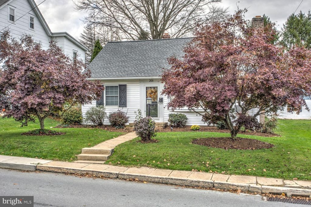 Photo of 201 W FREDERICK ST, MILLERSVILLE, PA 17551 (MLS # PALA2028012)