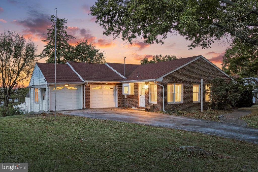 Photo of 2960 Starfire Drive, YORK, PA 17403 (MLS # PAYK2090648)