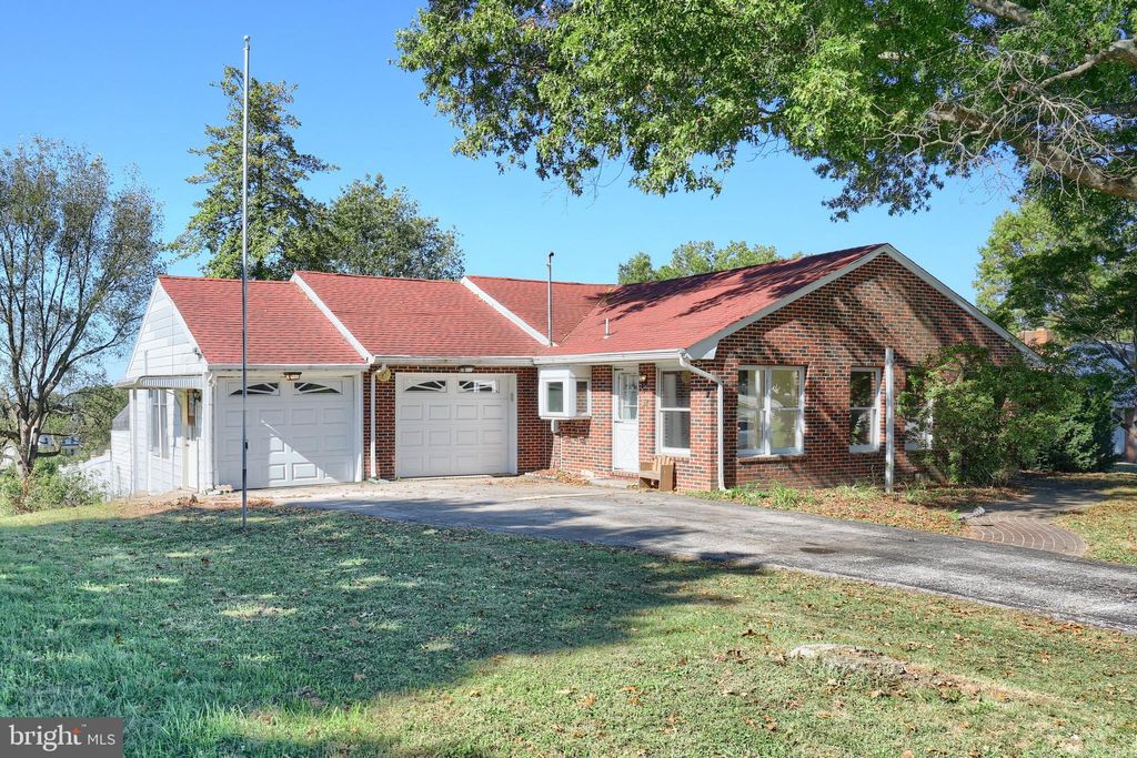 Photo of 2960 Starfire Drive, YORK, PA 17403 (MLS # PAYK2090648)