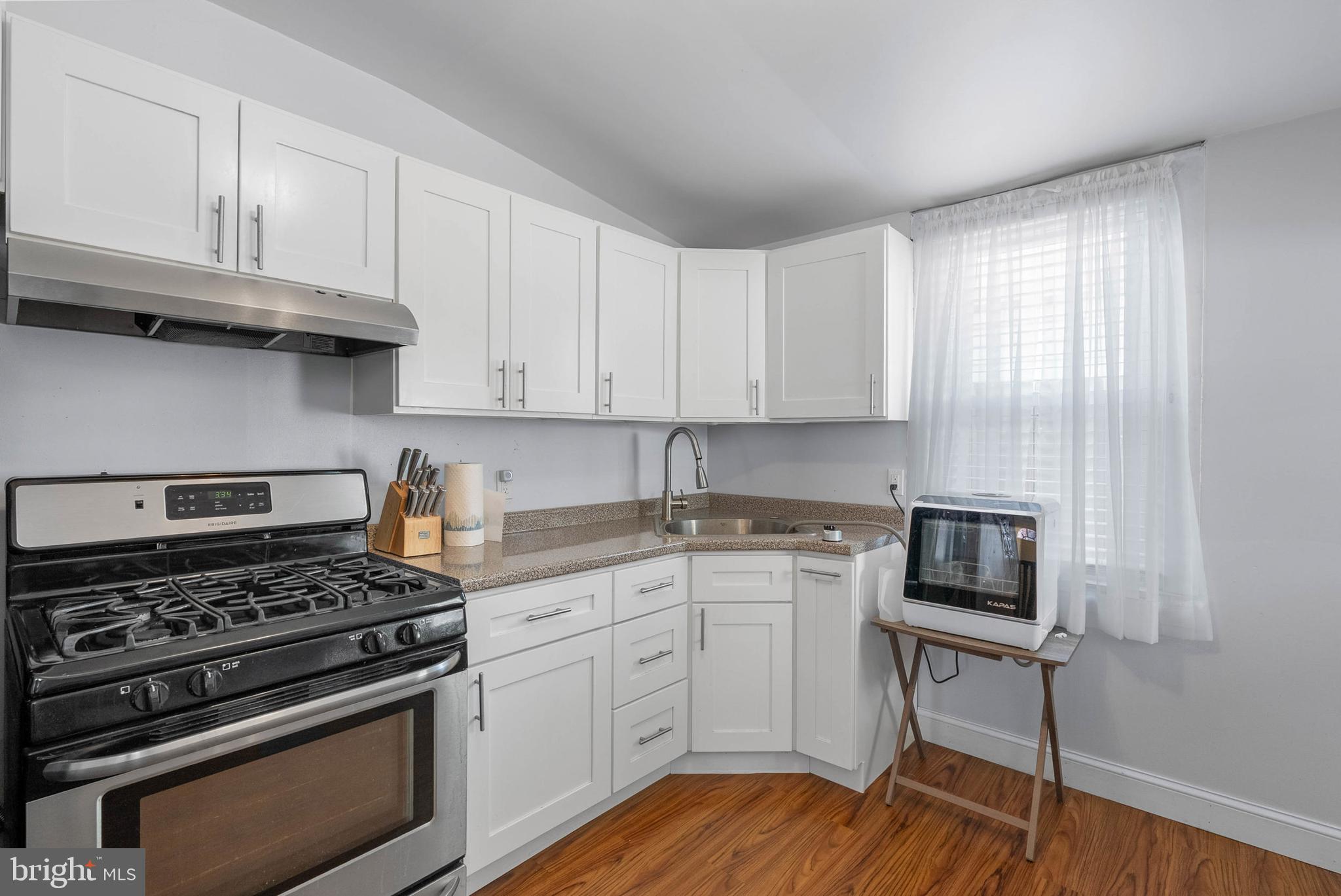 PORT RICHMOND - Residential Lease