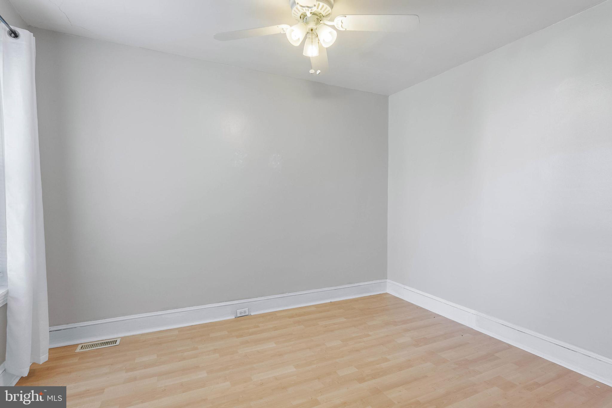 PORT RICHMOND - Residential Lease