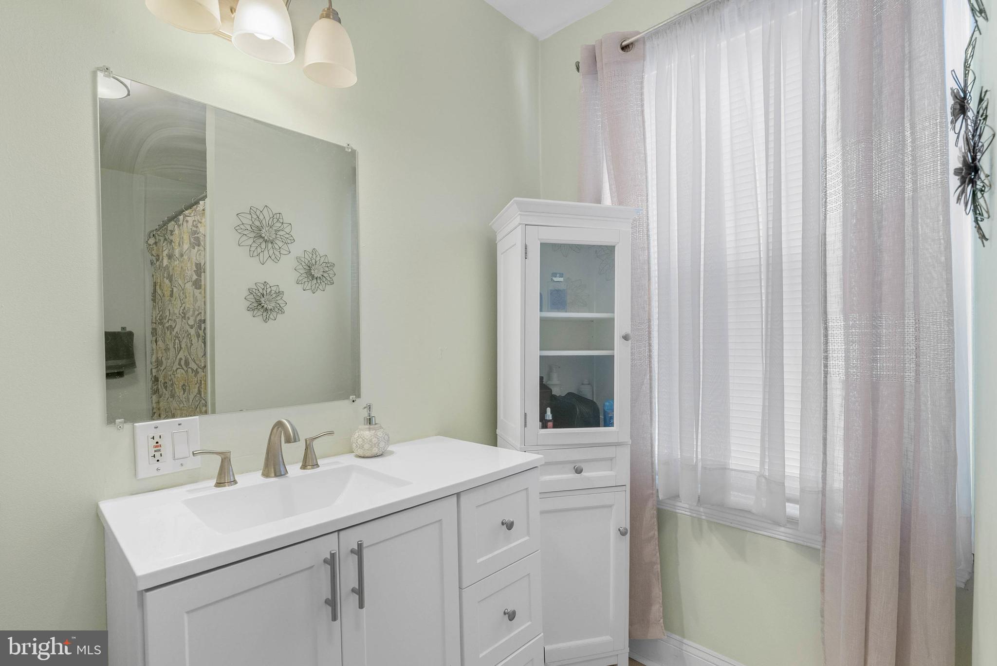 PORT RICHMOND - Residential Lease