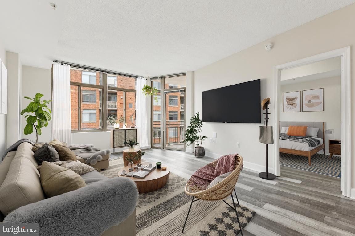 ECLIPSE ON CENTER PARK - Residential