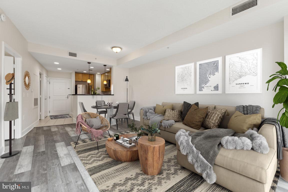 ECLIPSE ON CENTER PARK - Residential