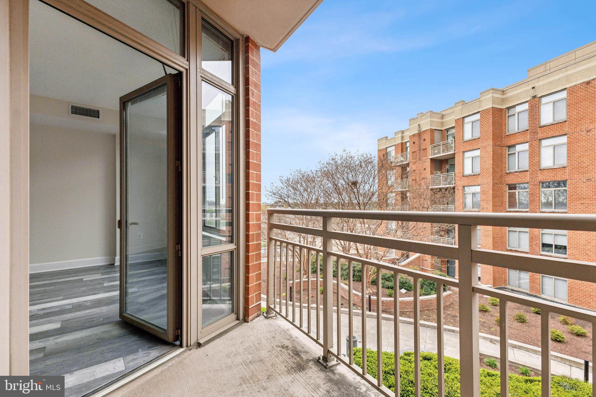 ECLIPSE ON CENTER PARK - Residential