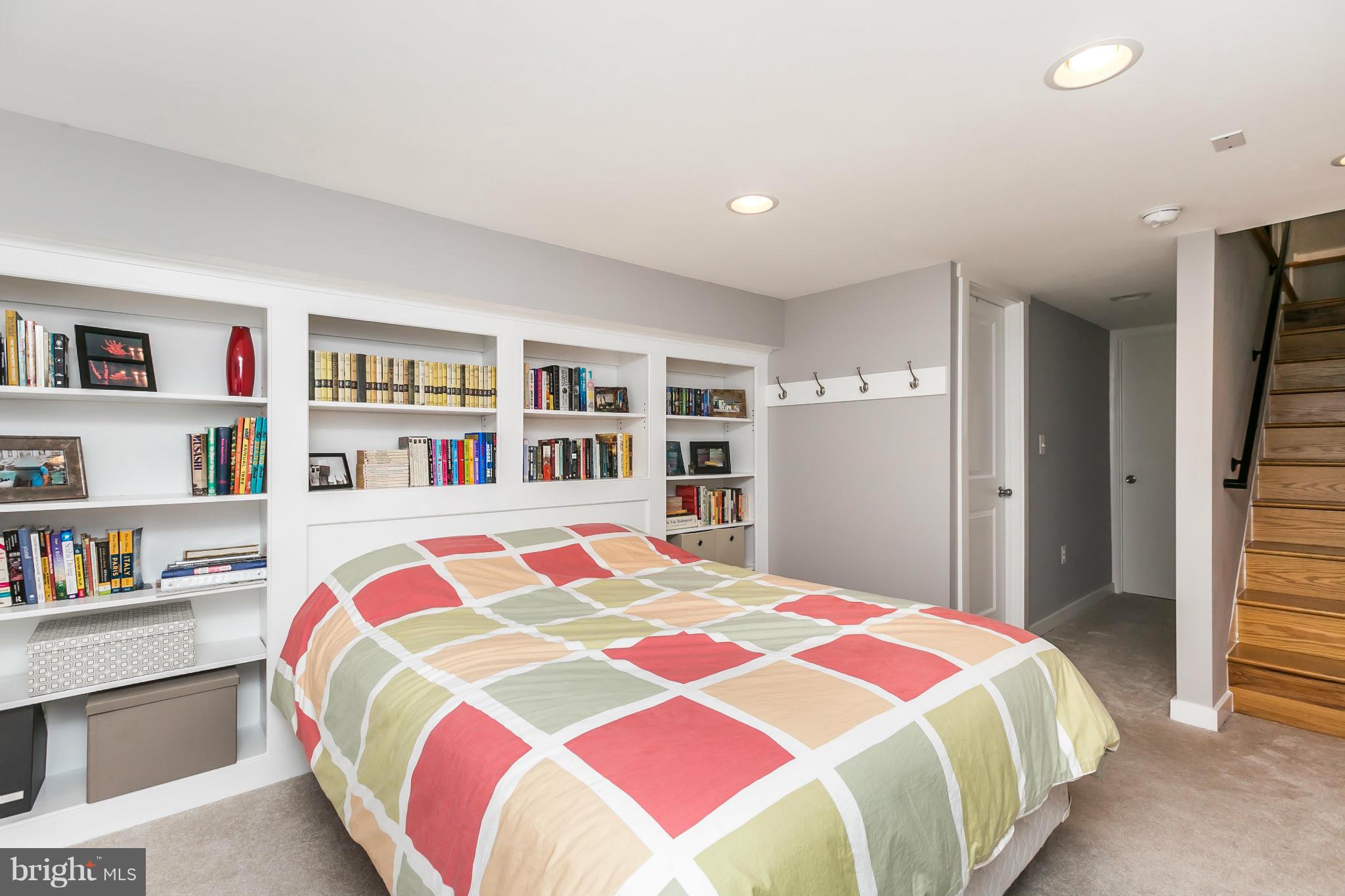 LOCUST POINT - Residential