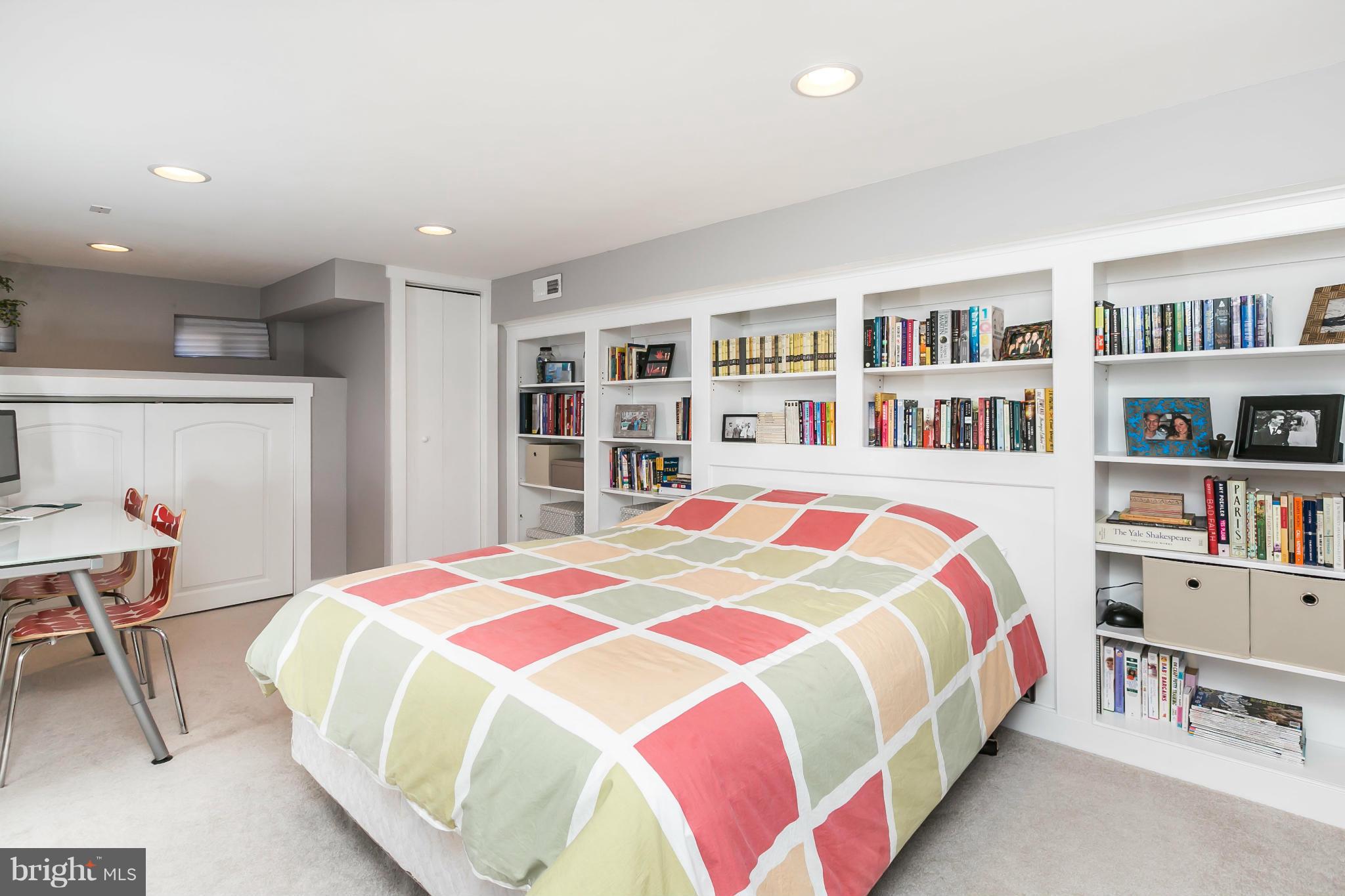 LOCUST POINT - Residential