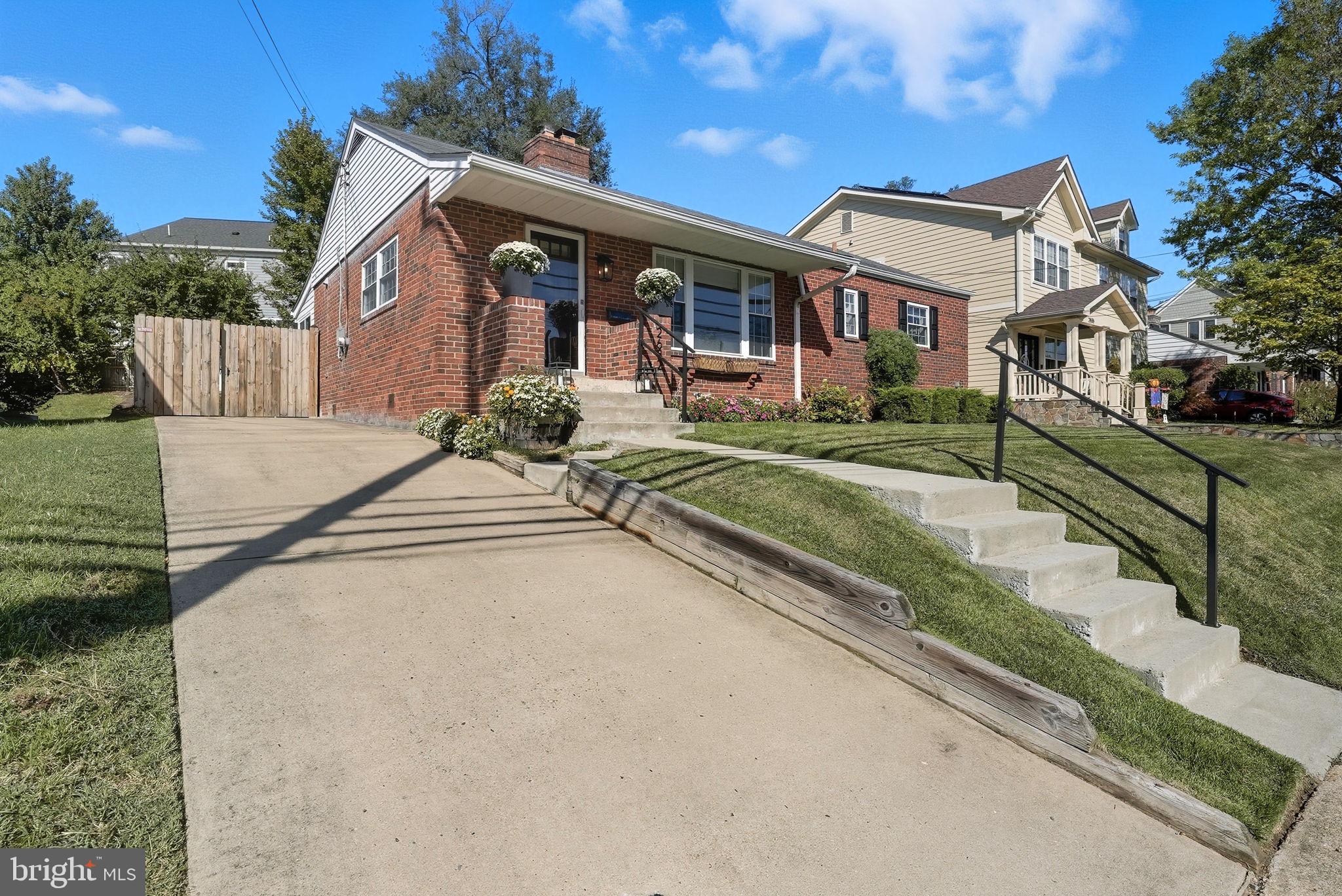 2632 N SYCAMORE STREET