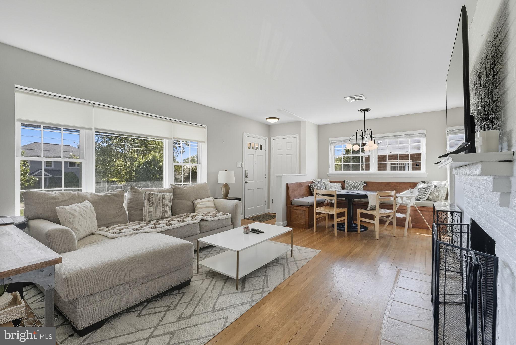 2632 N SYCAMORE STREET