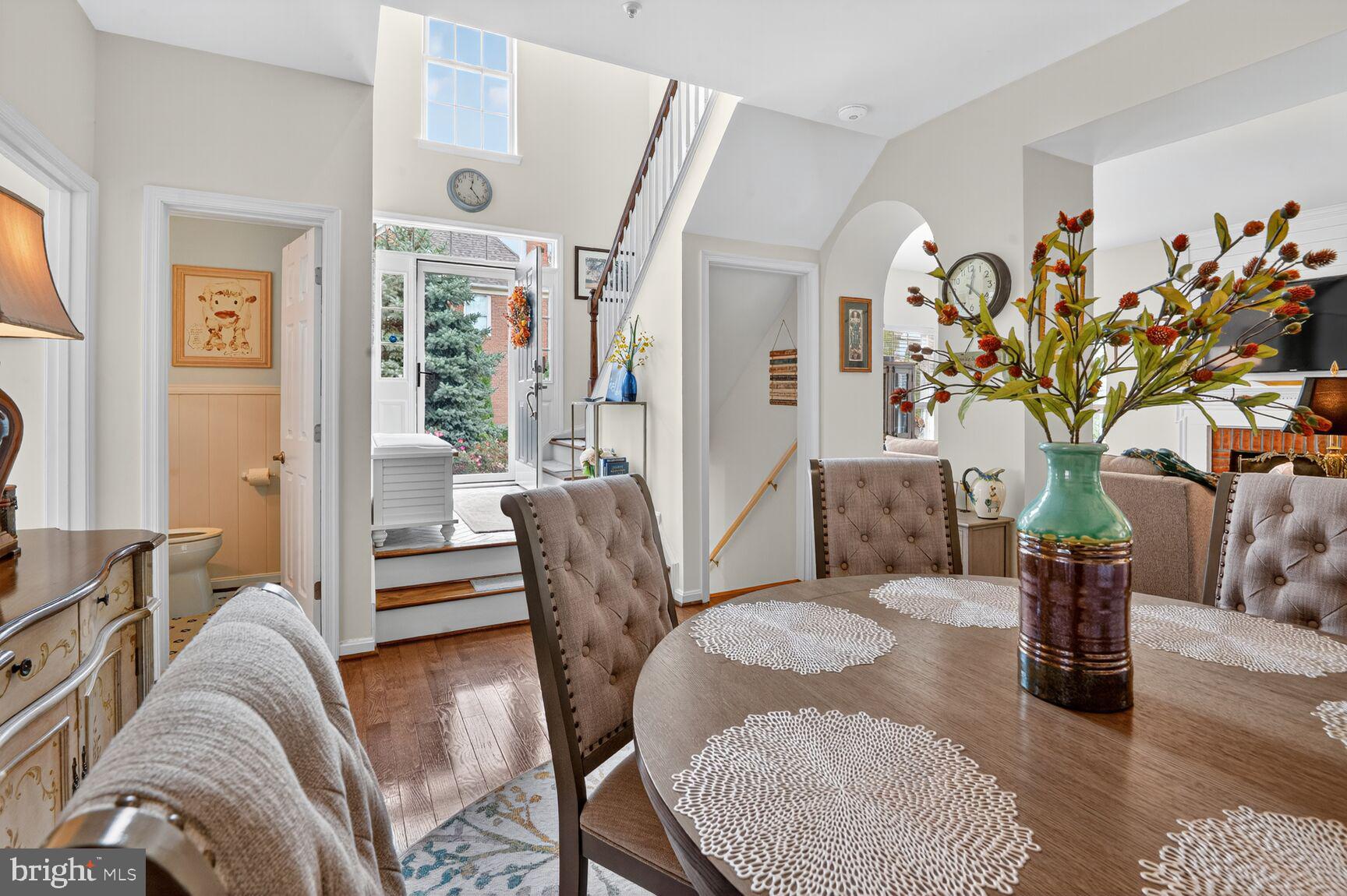 2204 GARDEN LANE