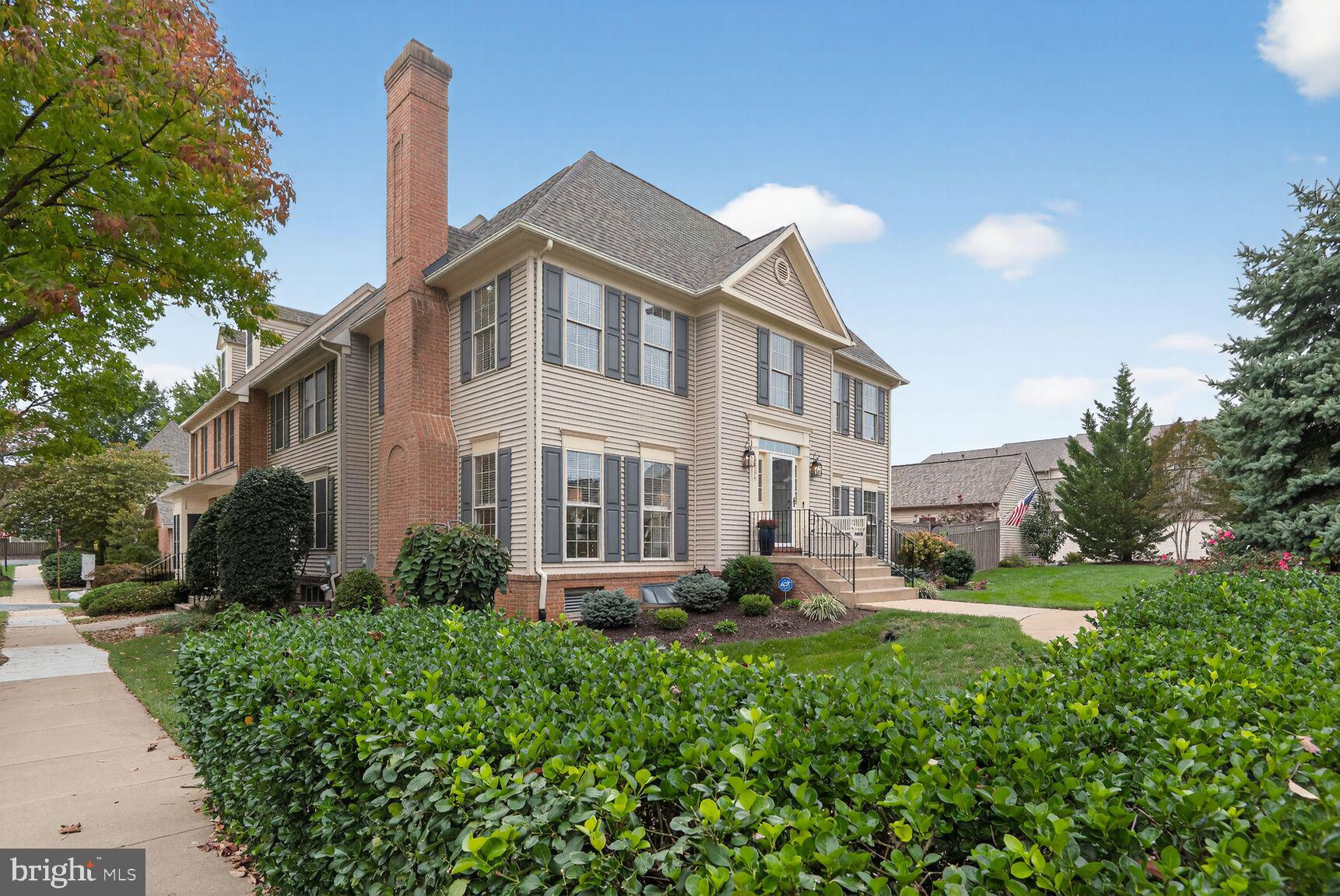 2204 GARDEN LANE