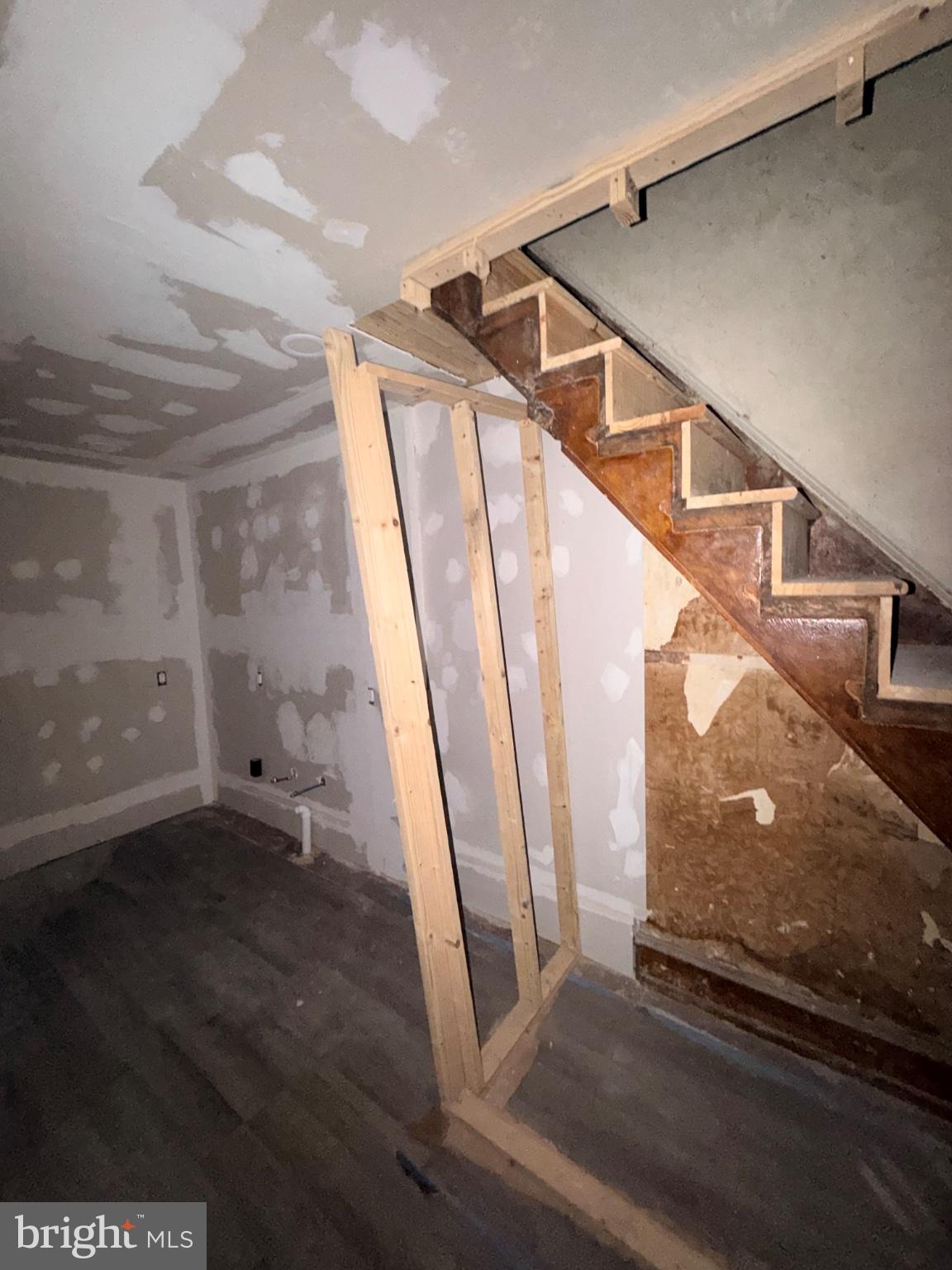 1534 N NEWKIRK STREET