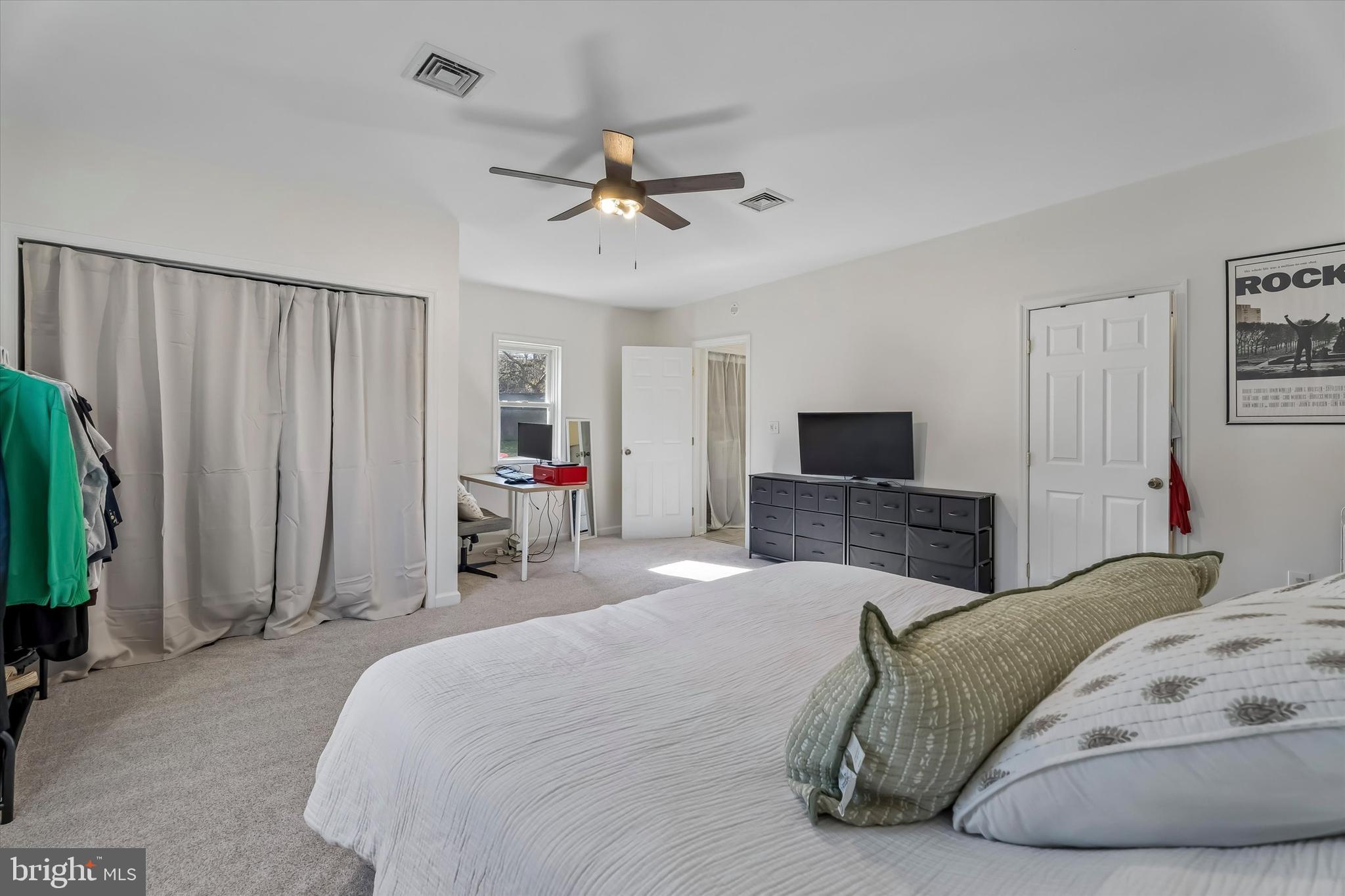 SCHOOL SIDE MANOR - Residential