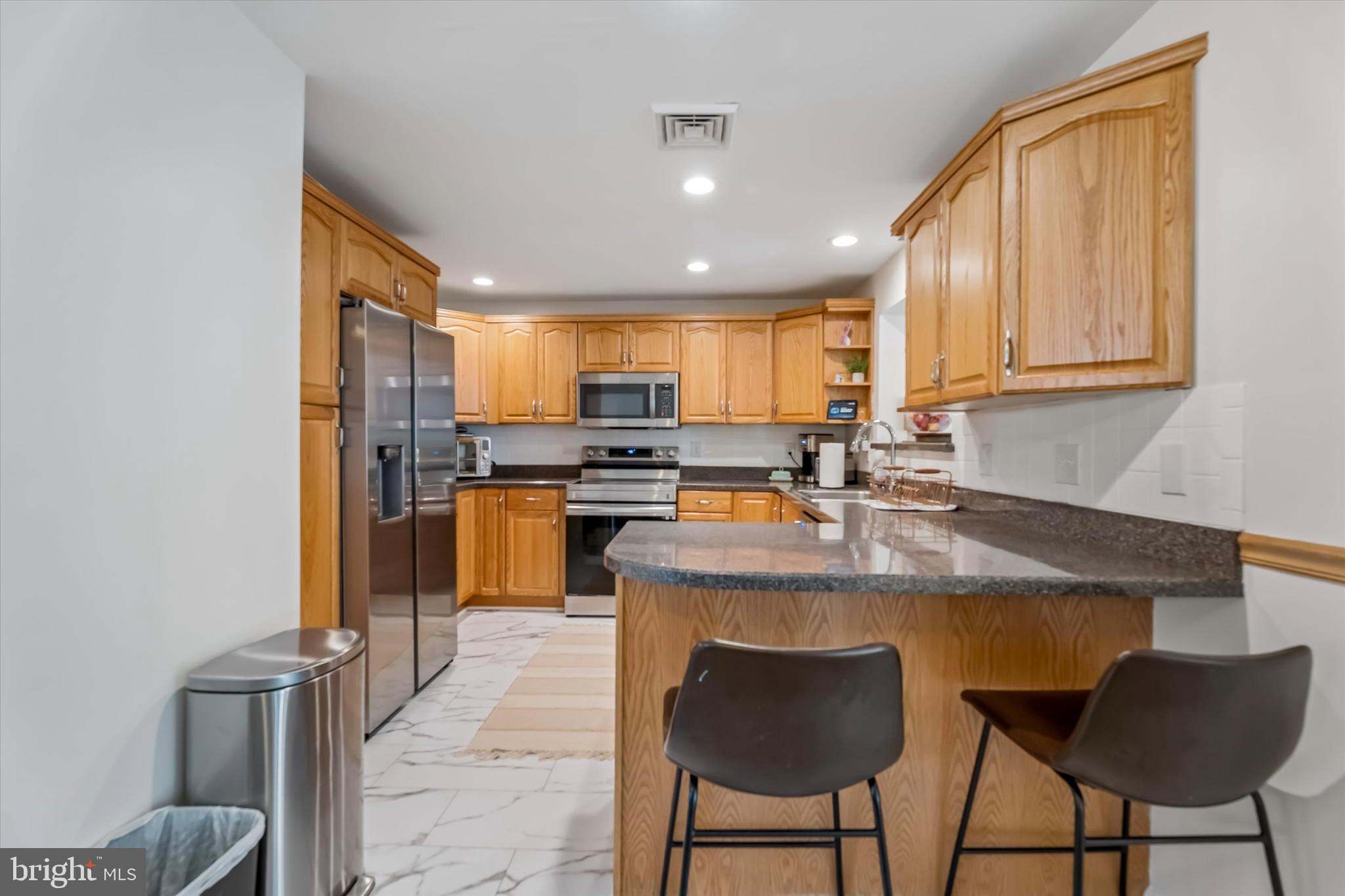 SCHOOL SIDE MANOR - Residential