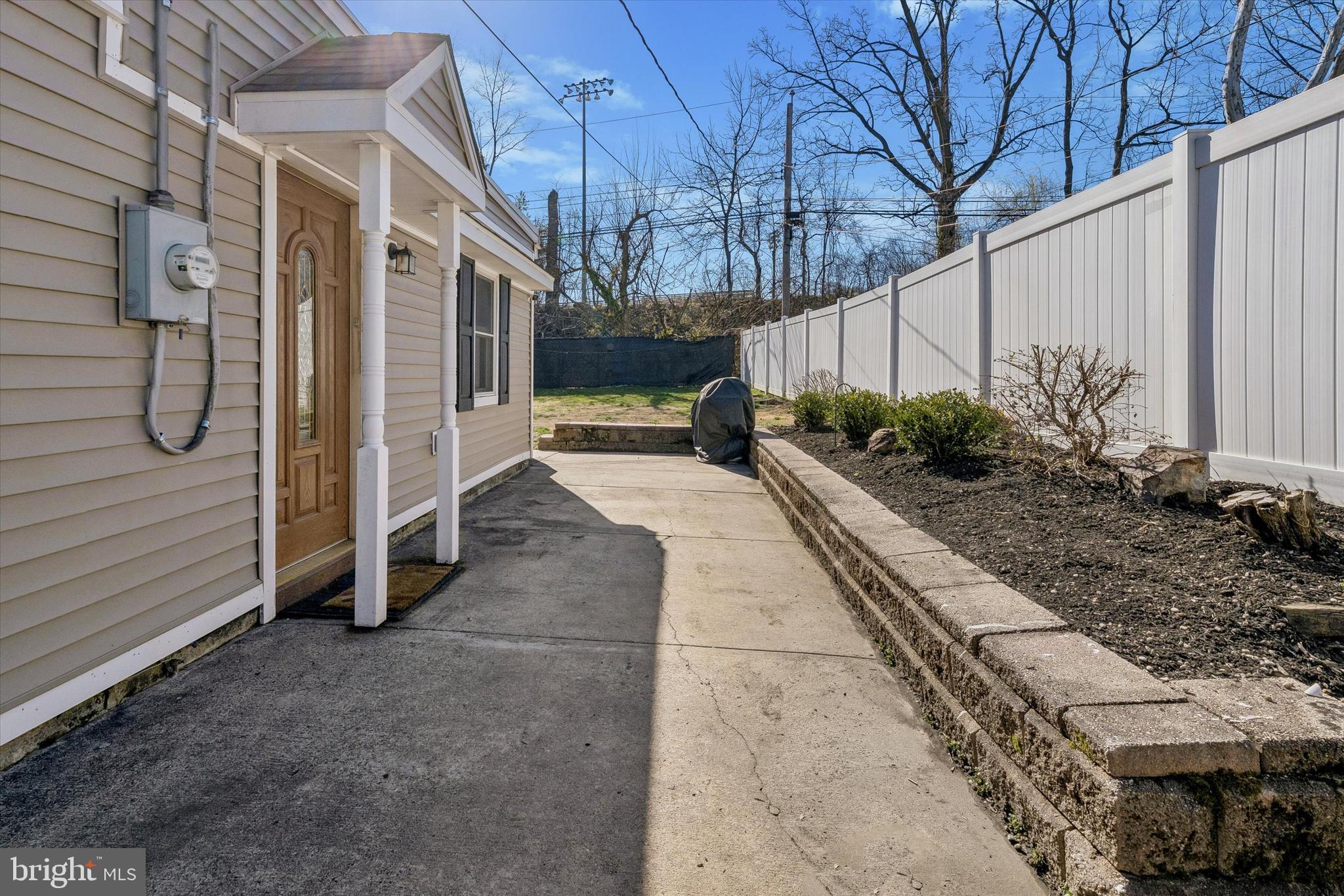 SCHOOL SIDE MANOR - Residential