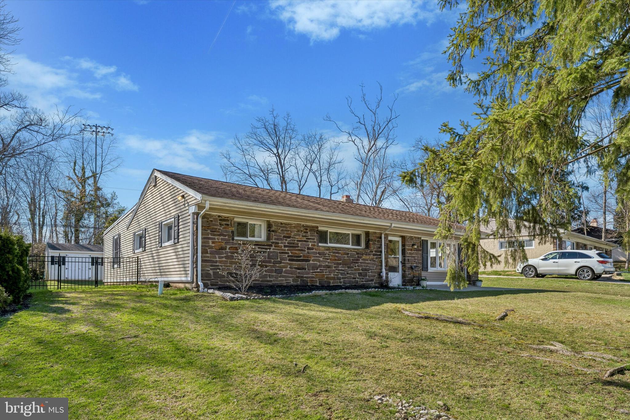 SCHOOL SIDE MANOR - Residential