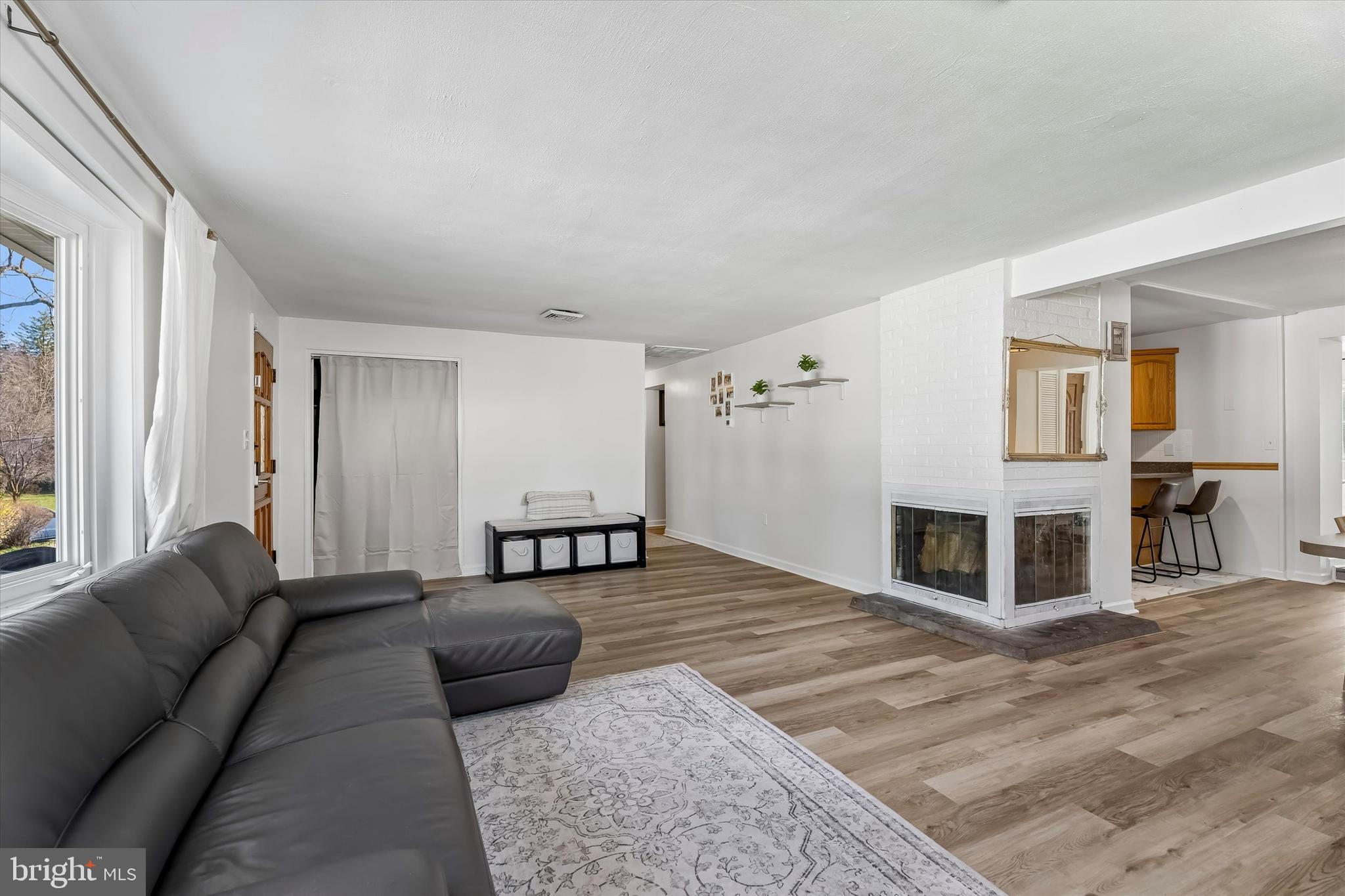 SCHOOL SIDE MANOR - Residential