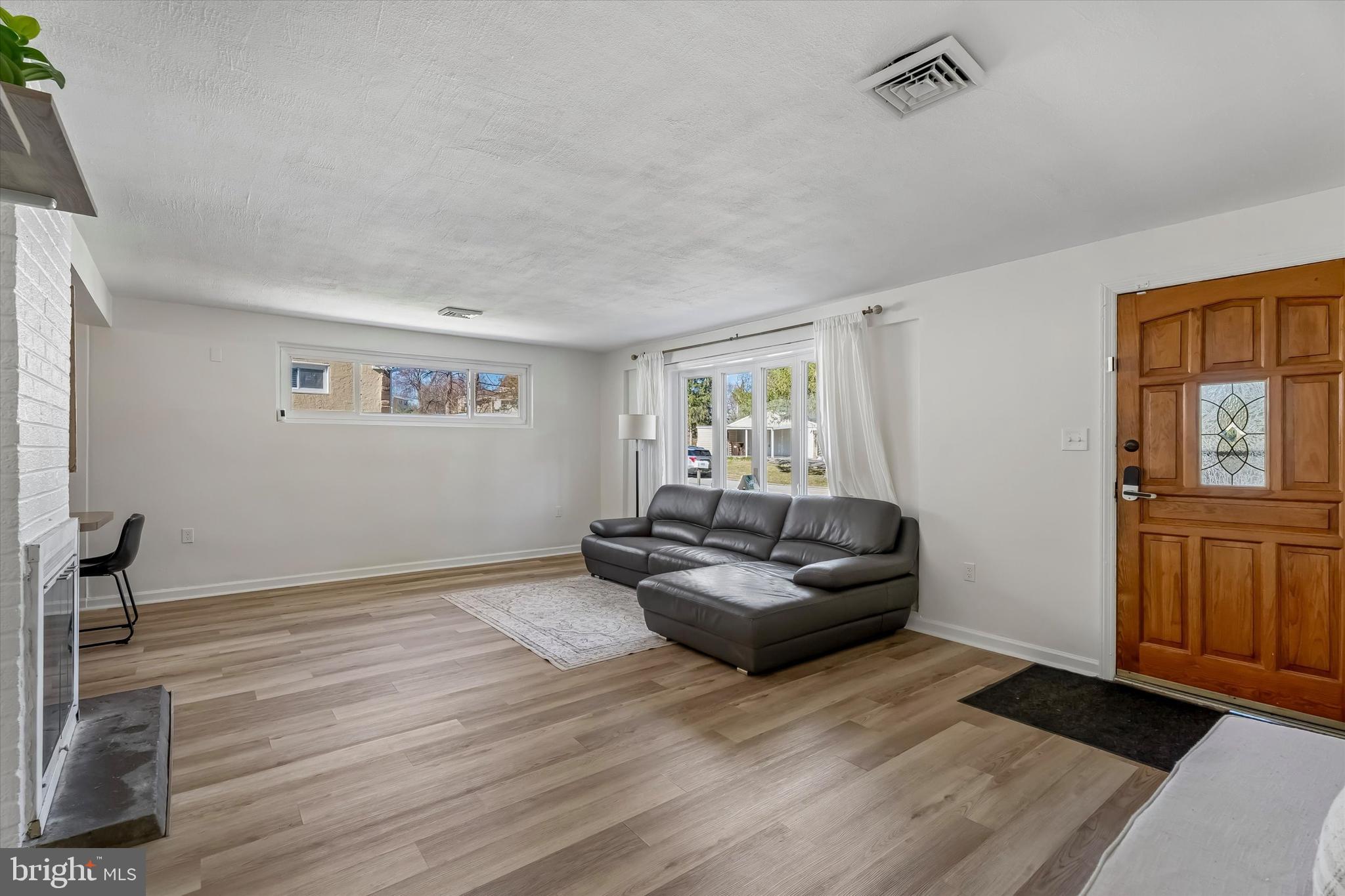 SCHOOL SIDE MANOR - Residential