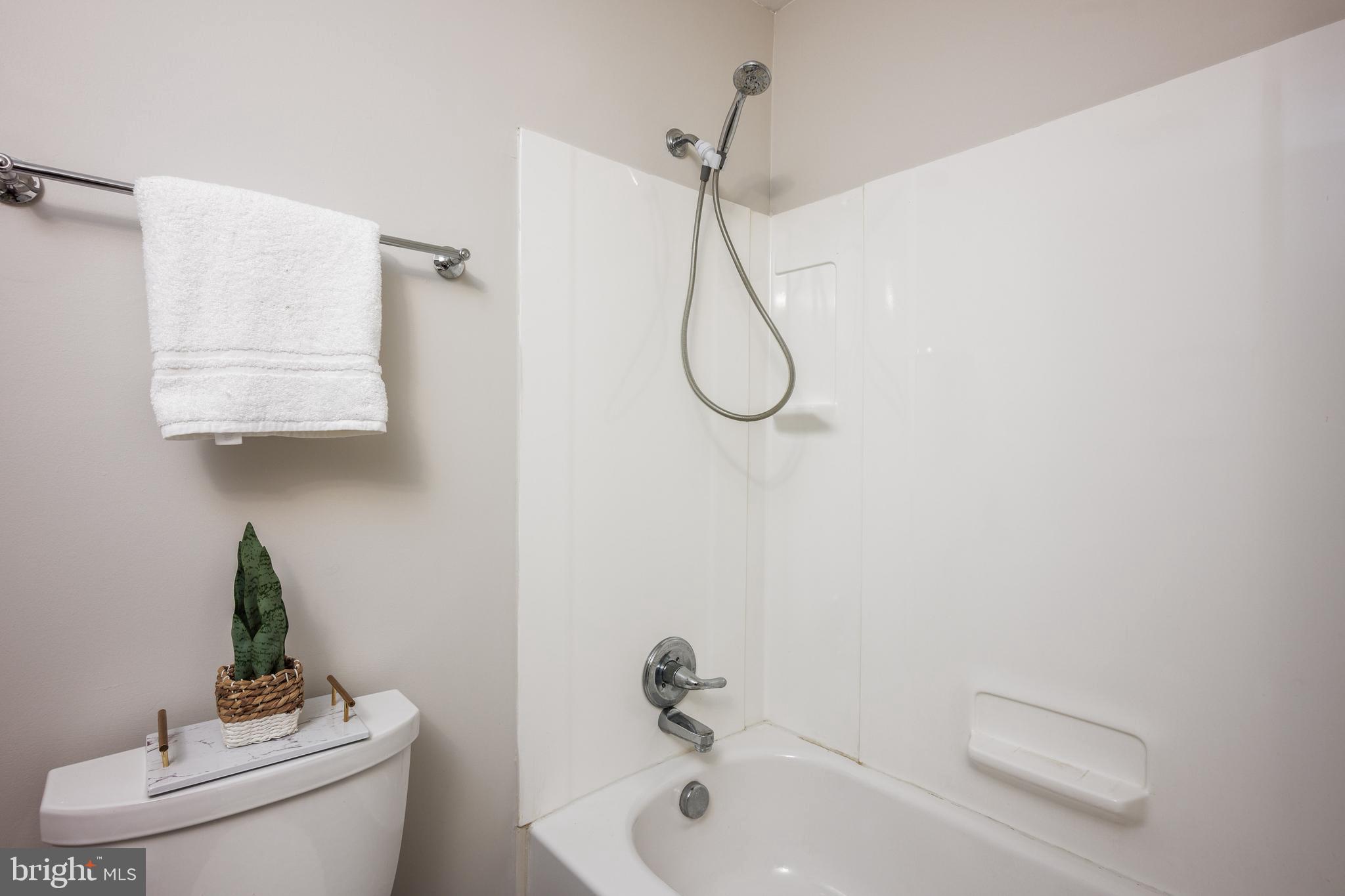 VILLAGE OF OAKLAND MILLS - Residential