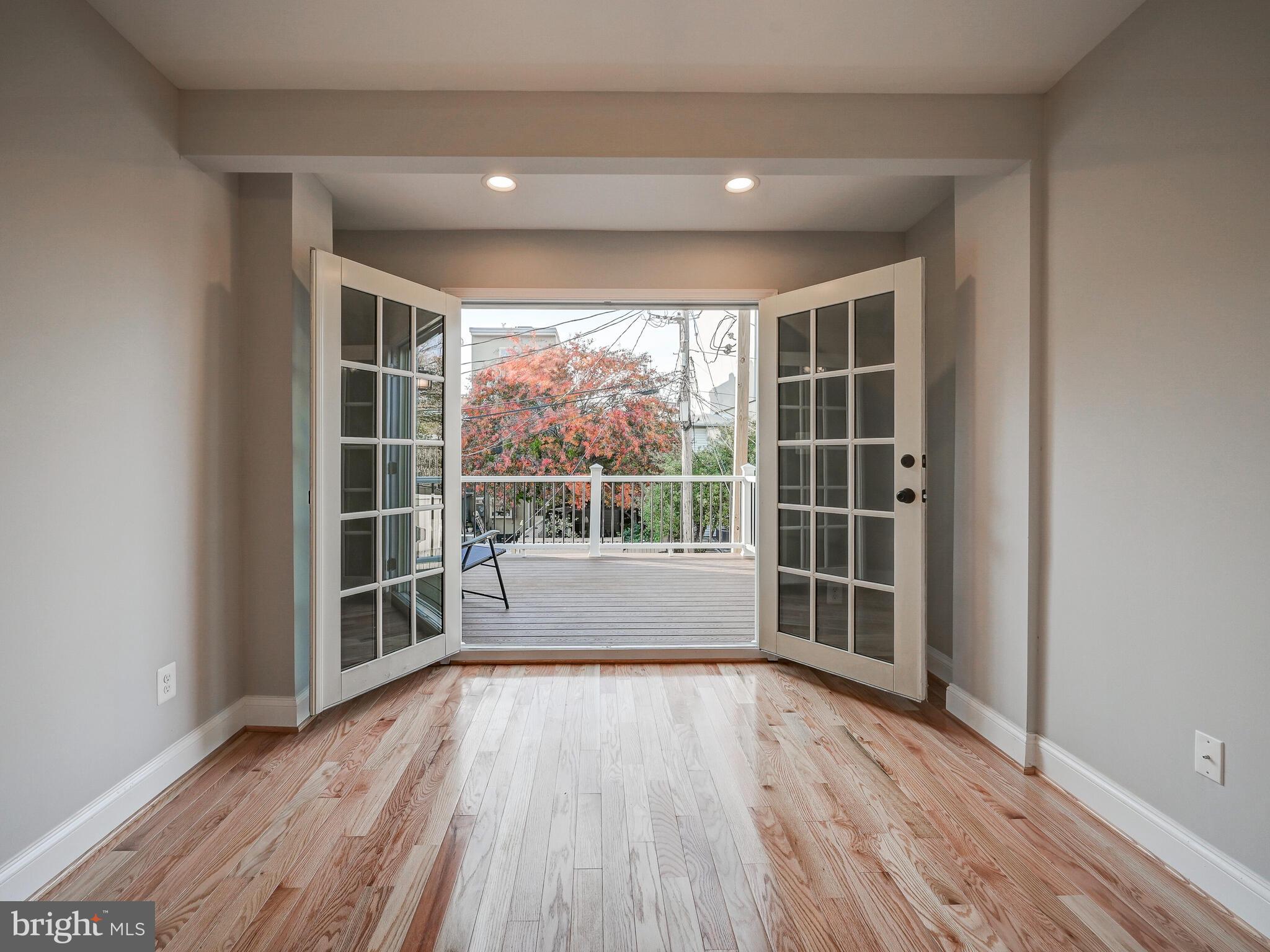 LOCUST POINT - Residential