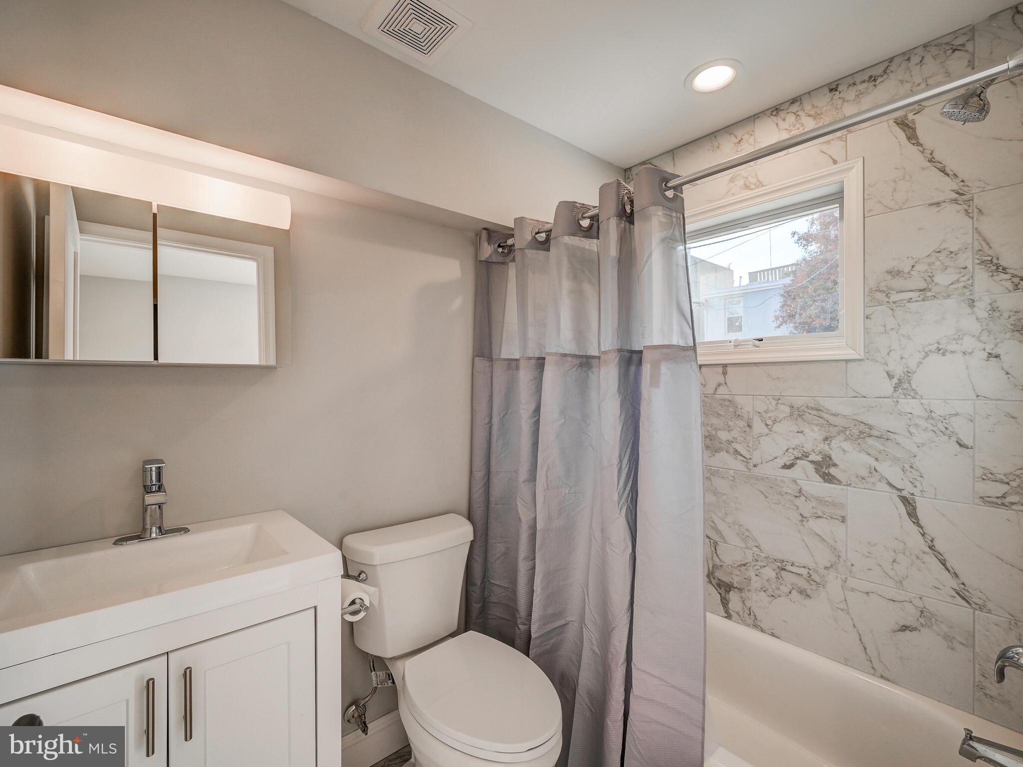 LOCUST POINT - Residential