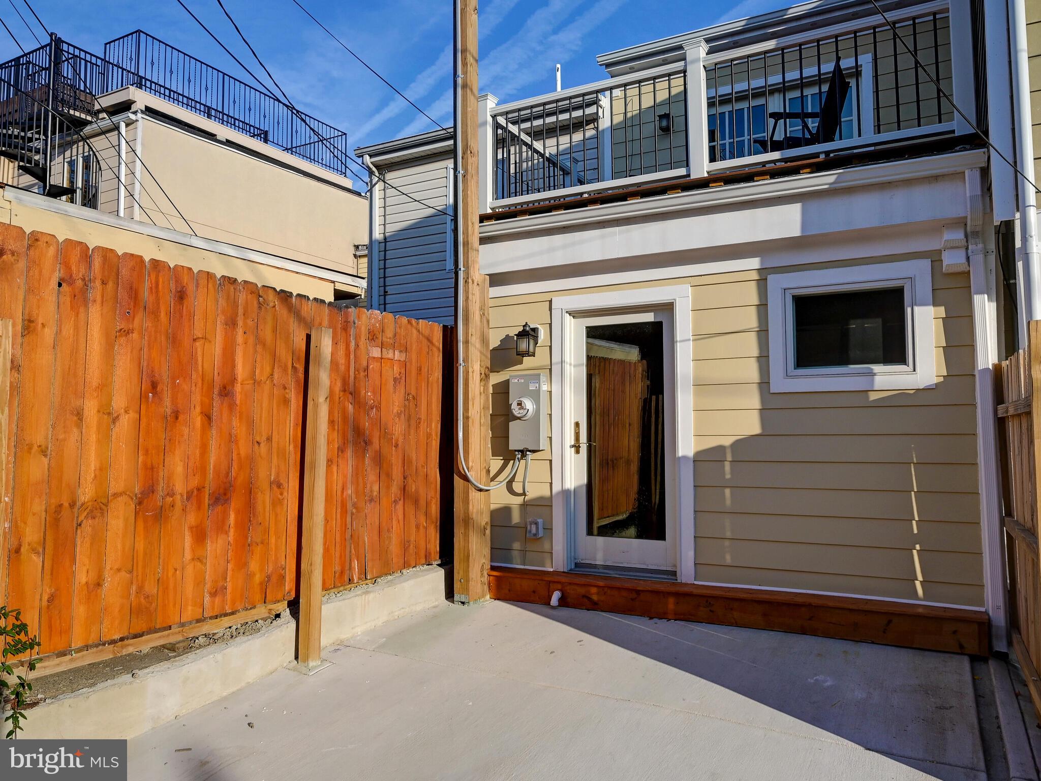 LOCUST POINT - Residential