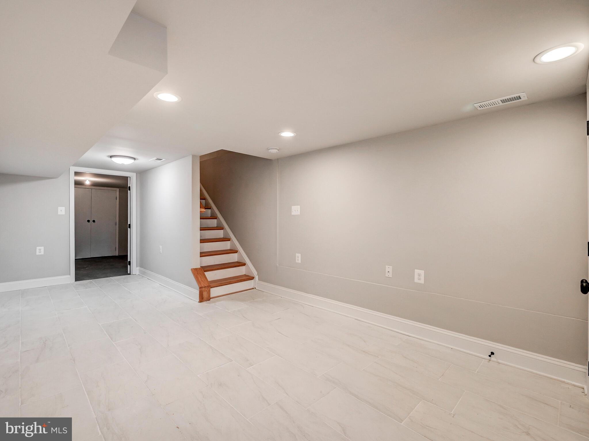 LOCUST POINT - Residential