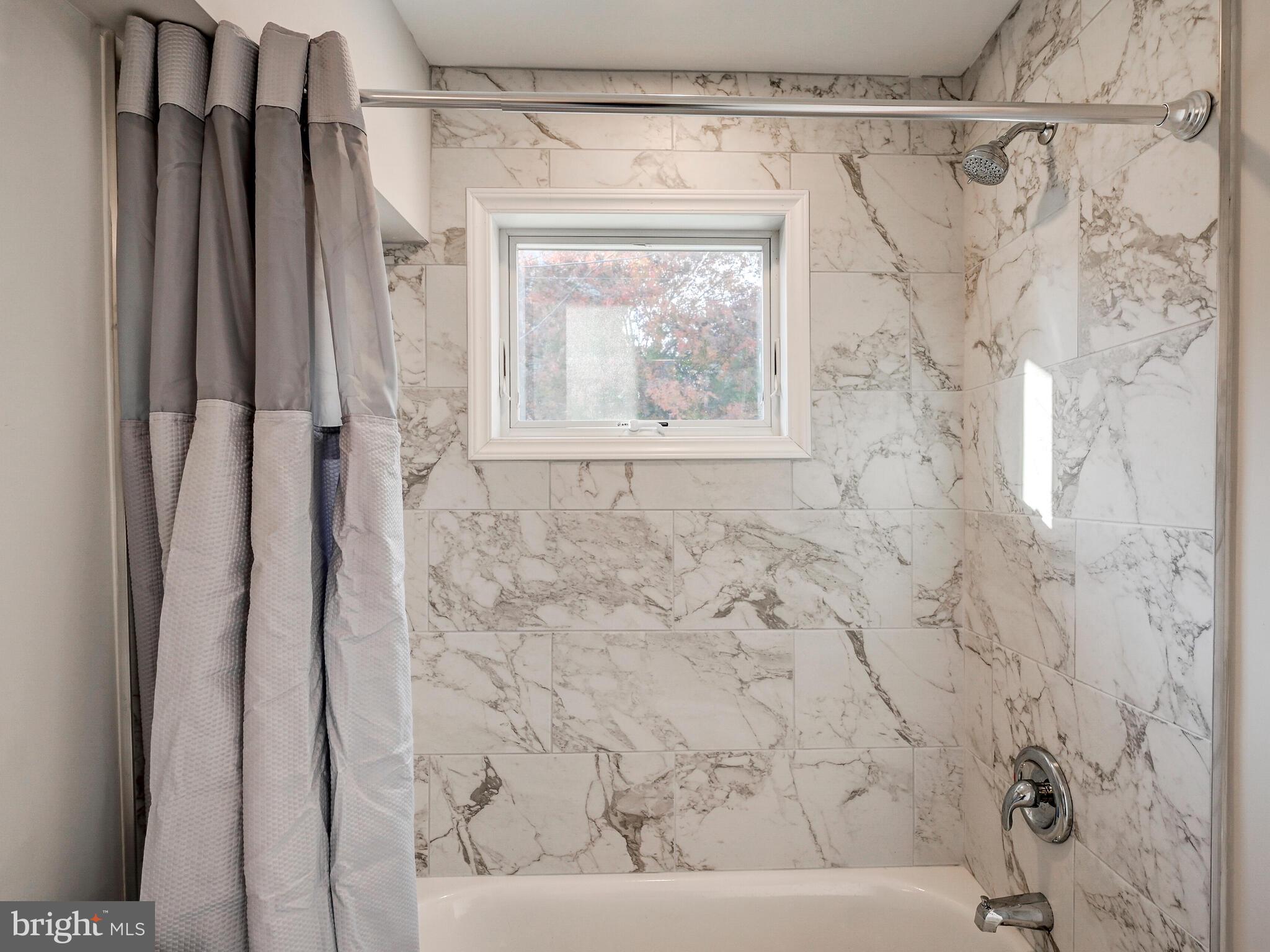 LOCUST POINT - Residential