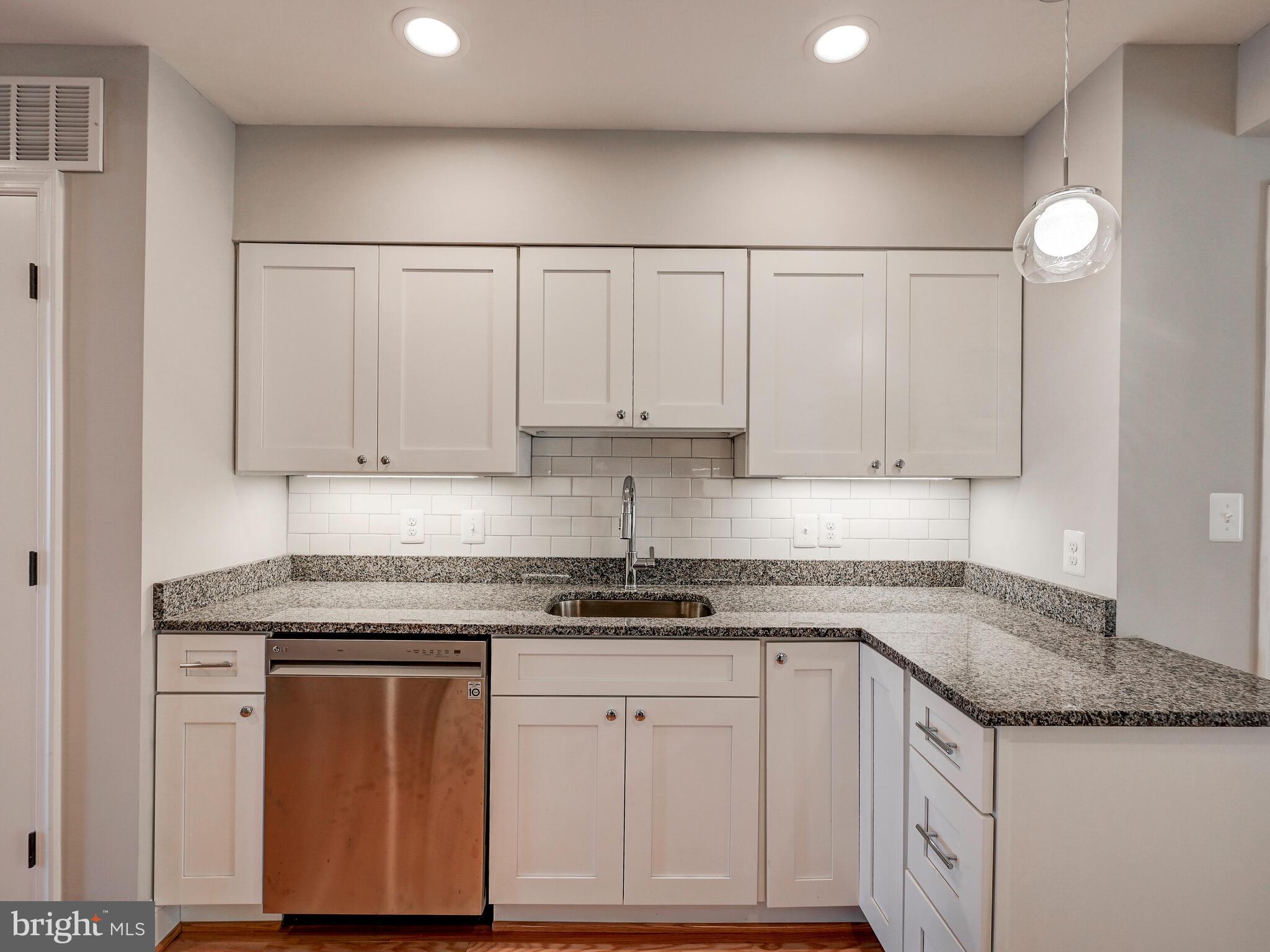 LOCUST POINT - Residential