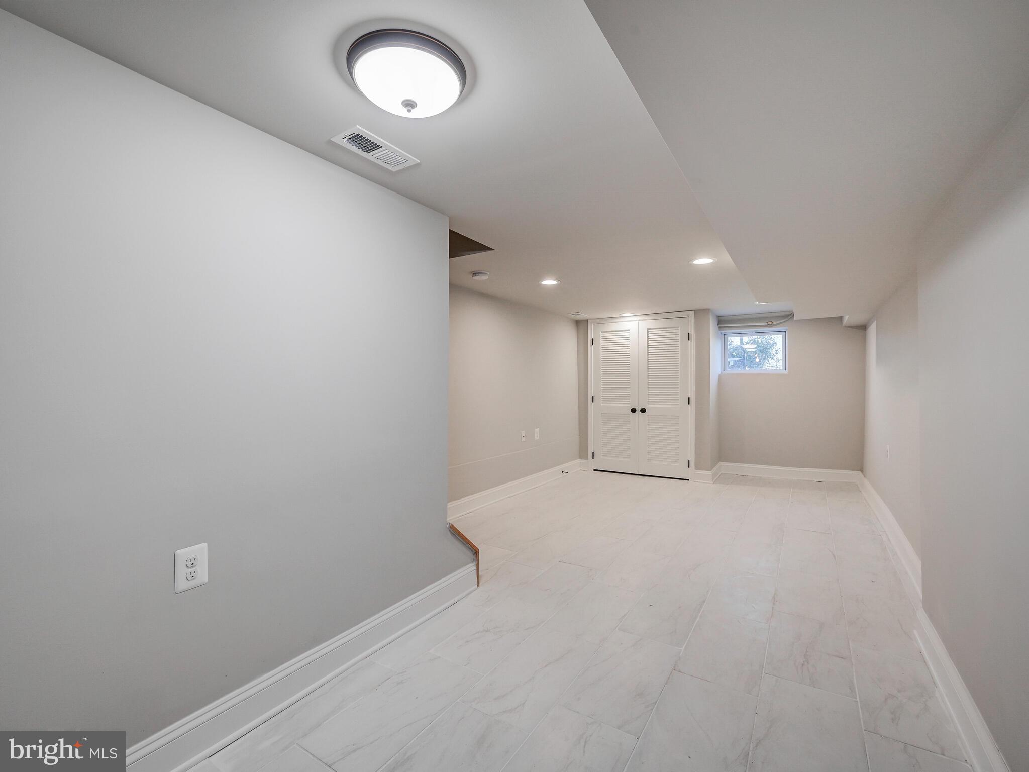 LOCUST POINT - Residential