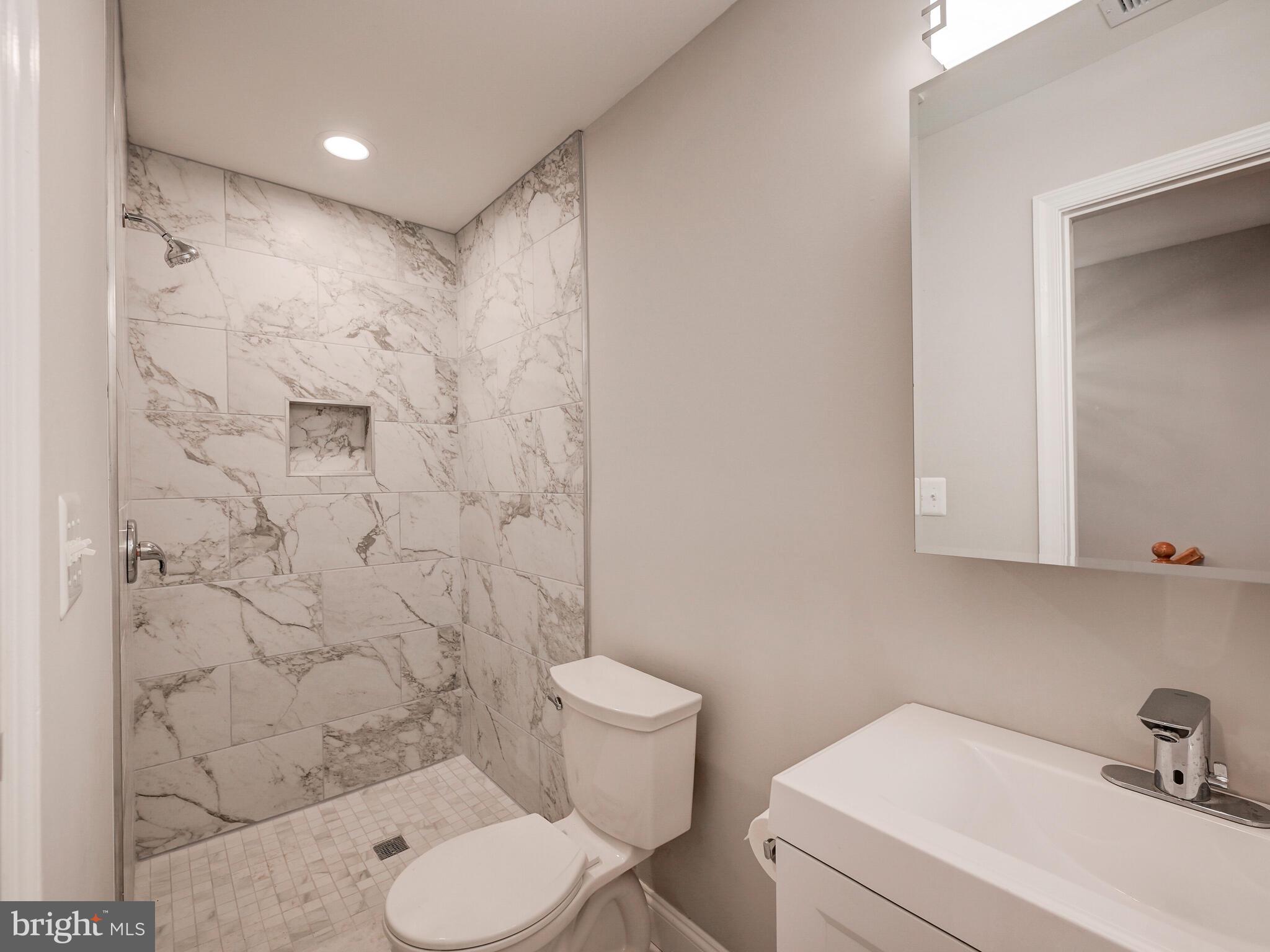 LOCUST POINT - Residential