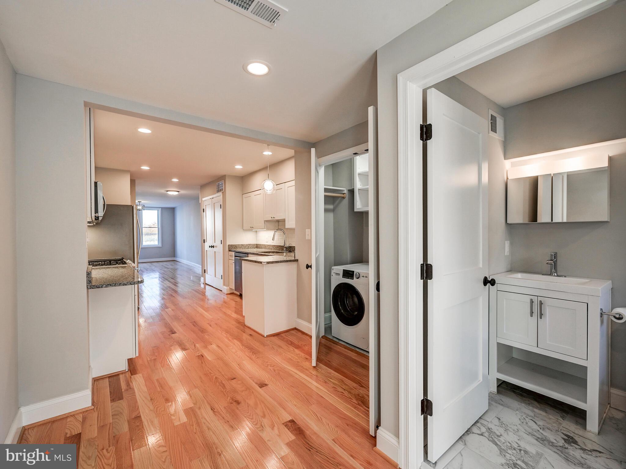 LOCUST POINT - Residential