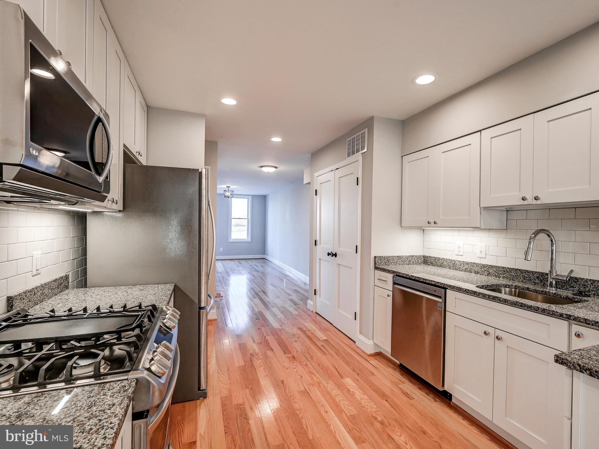 LOCUST POINT - Residential