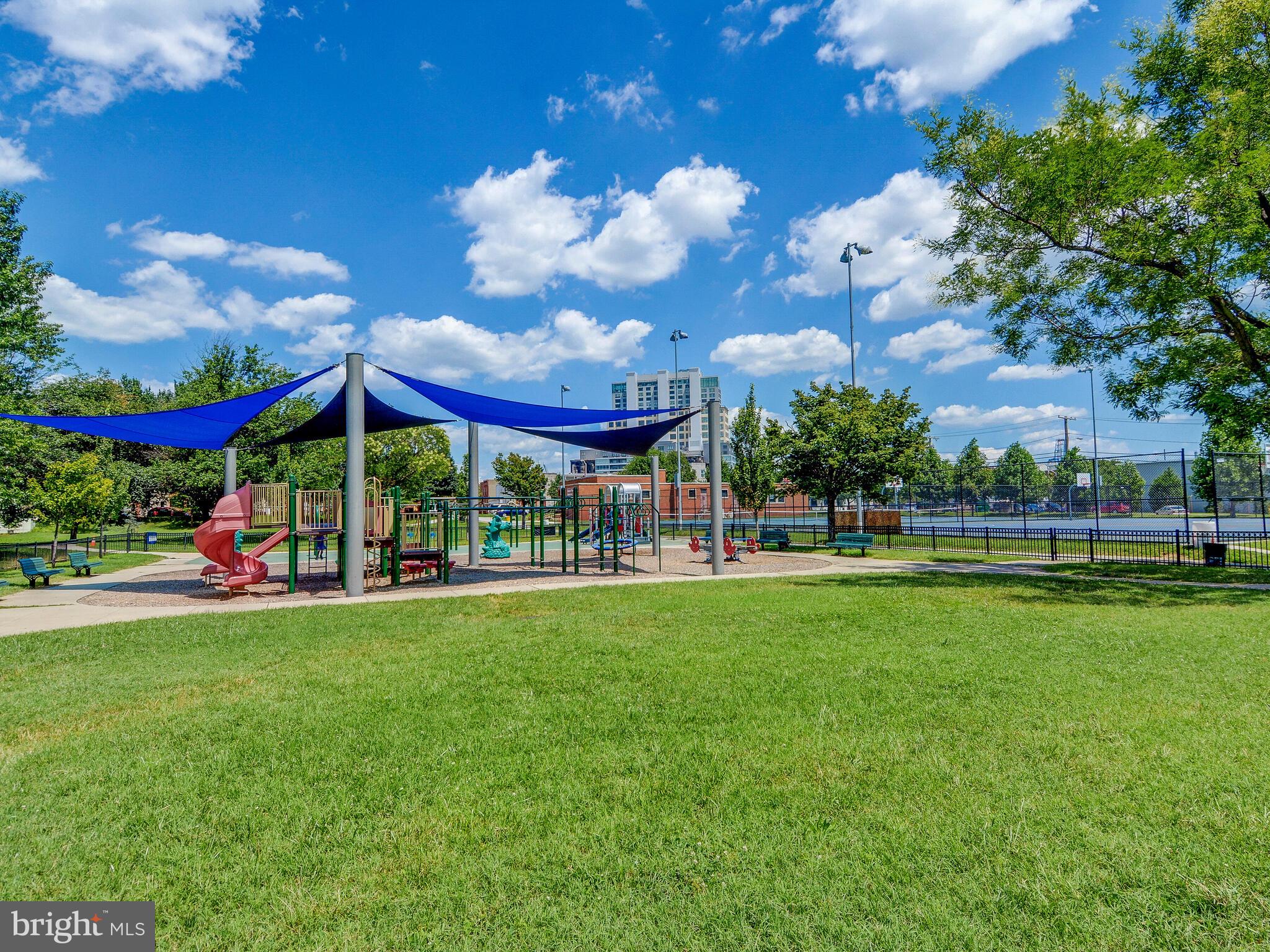 LOCUST POINT - Residential