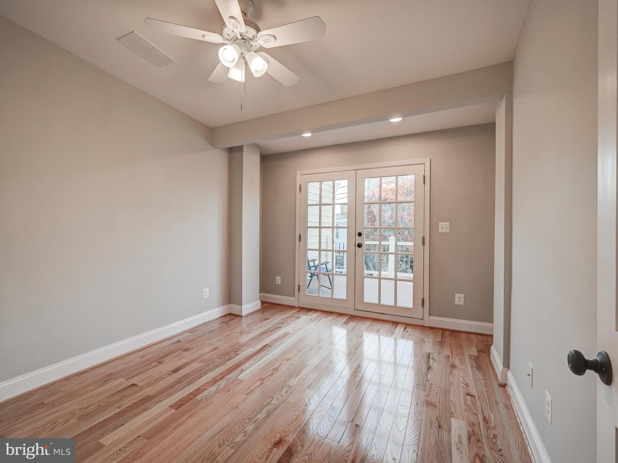 LOCUST POINT - Residential