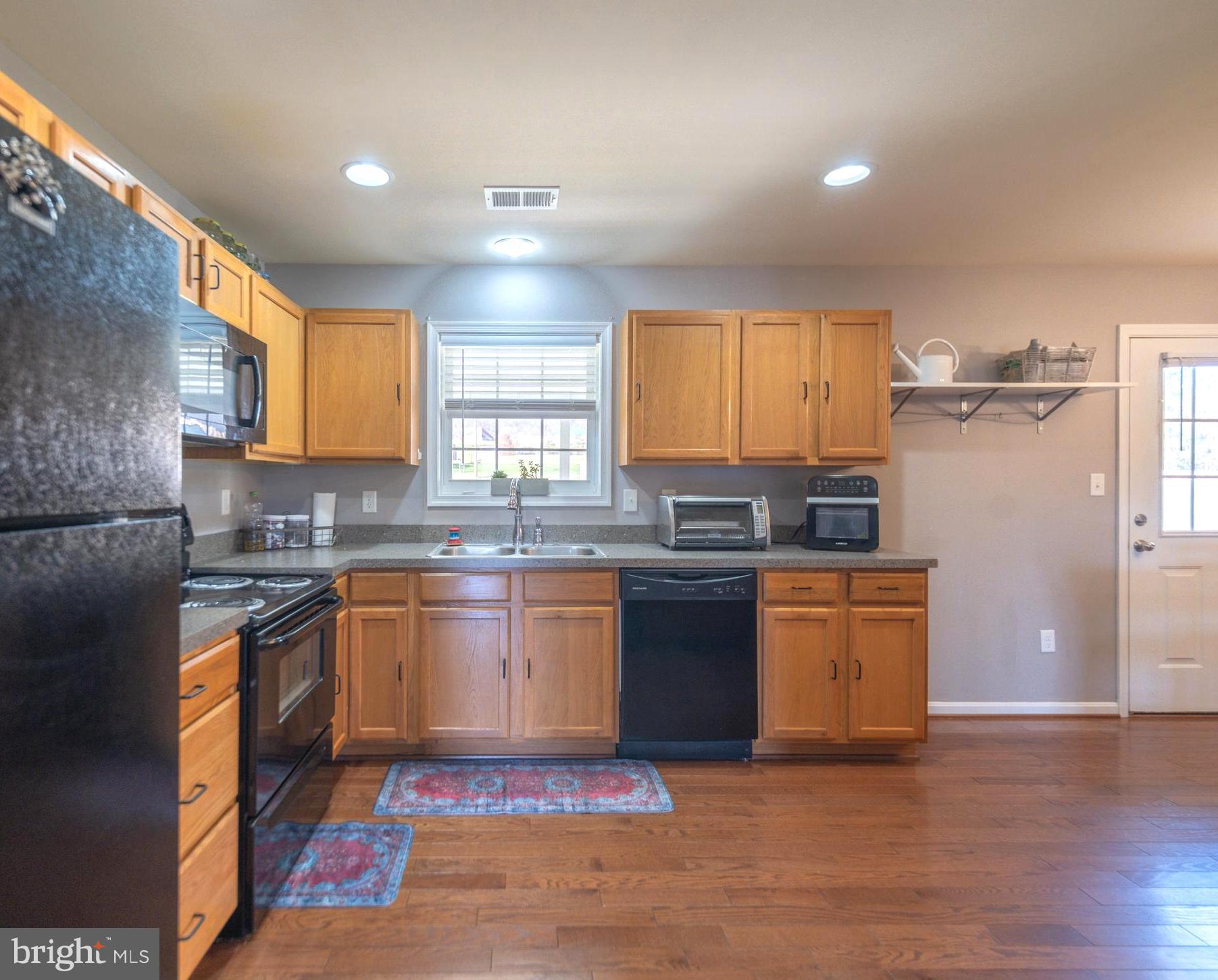 RIVERSIDE VILLAGE - Residential