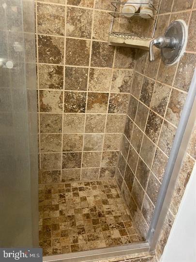 ROLLING RIDGE - Residential Lease