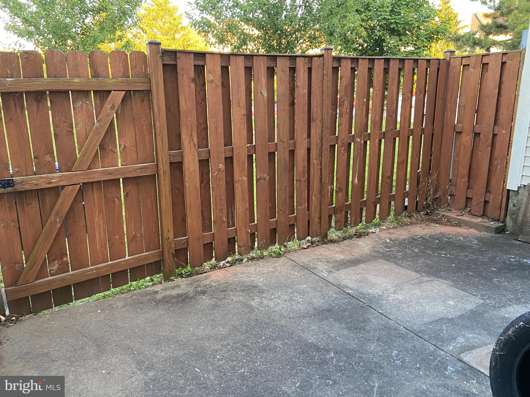 ROLLING RIDGE - Residential Lease