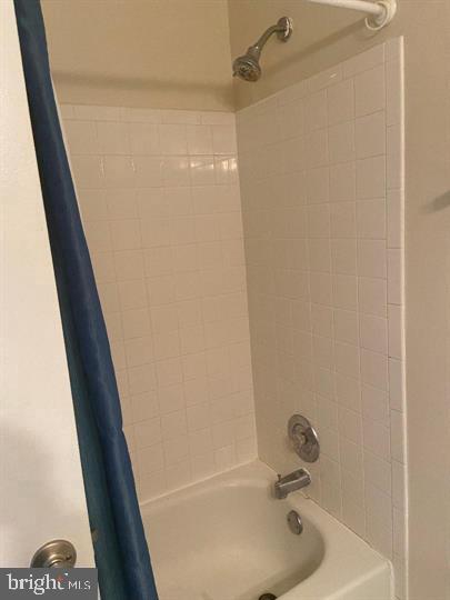 ROLLING RIDGE - Residential Lease