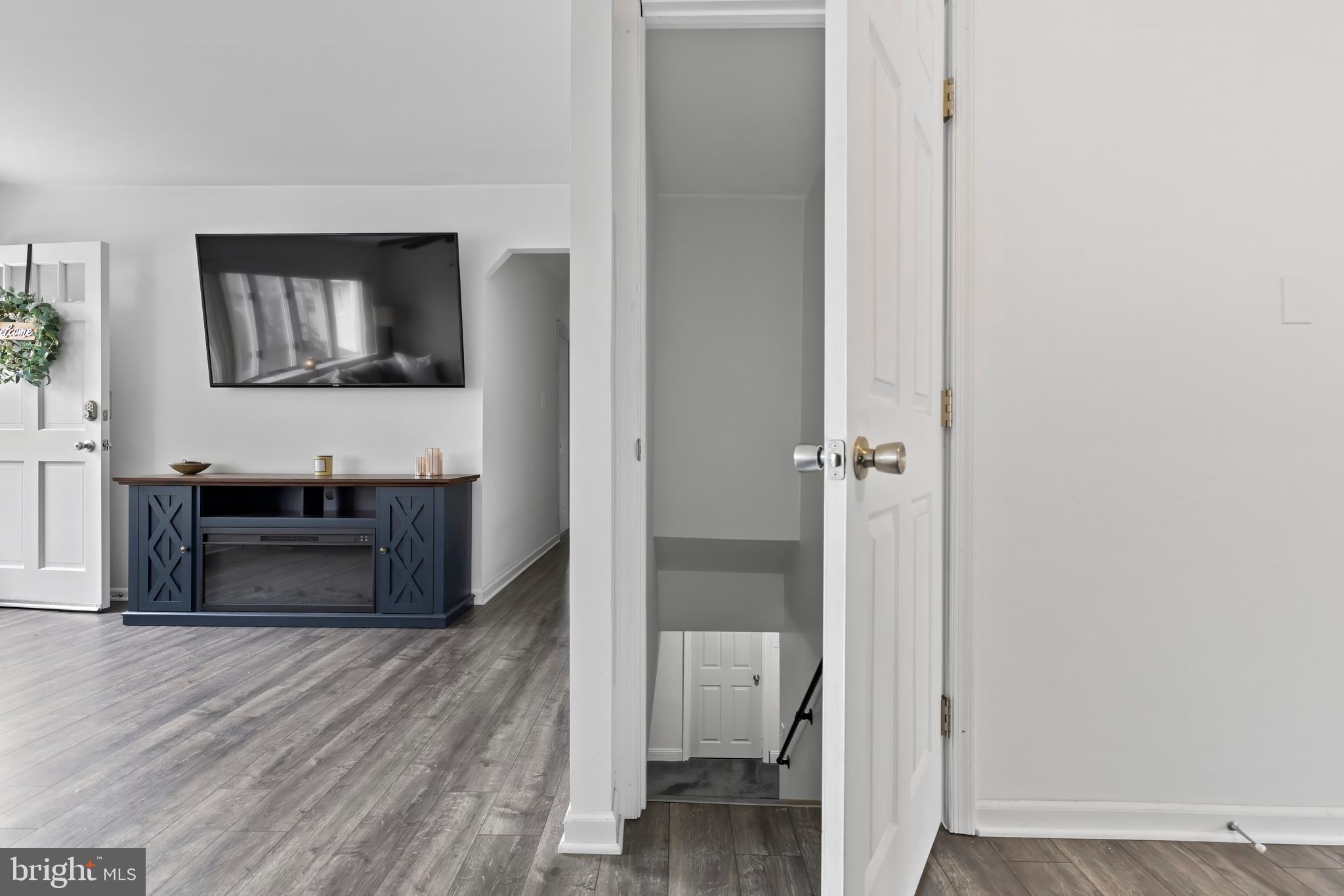 SUBURBIA - Residential